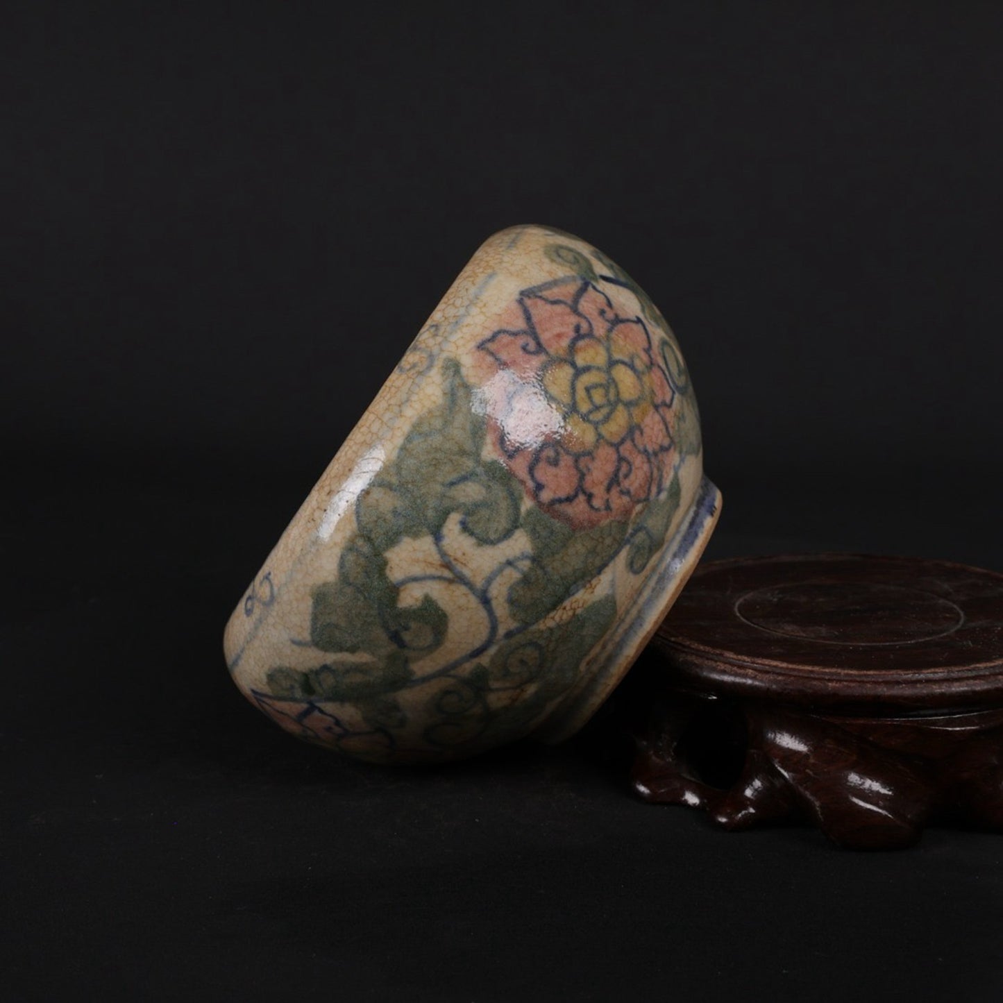 Blue and white underglaze red entangled branch lotus pattern small brush wash