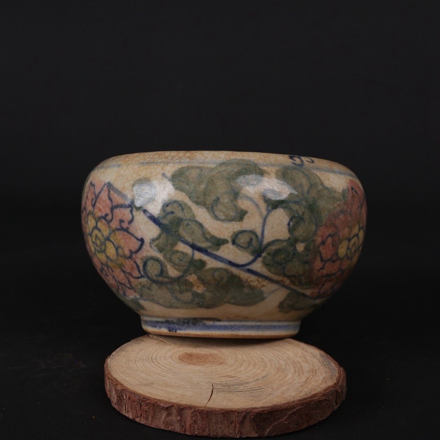 Blue and white underglaze red entangled branch lotus pattern small brush wash