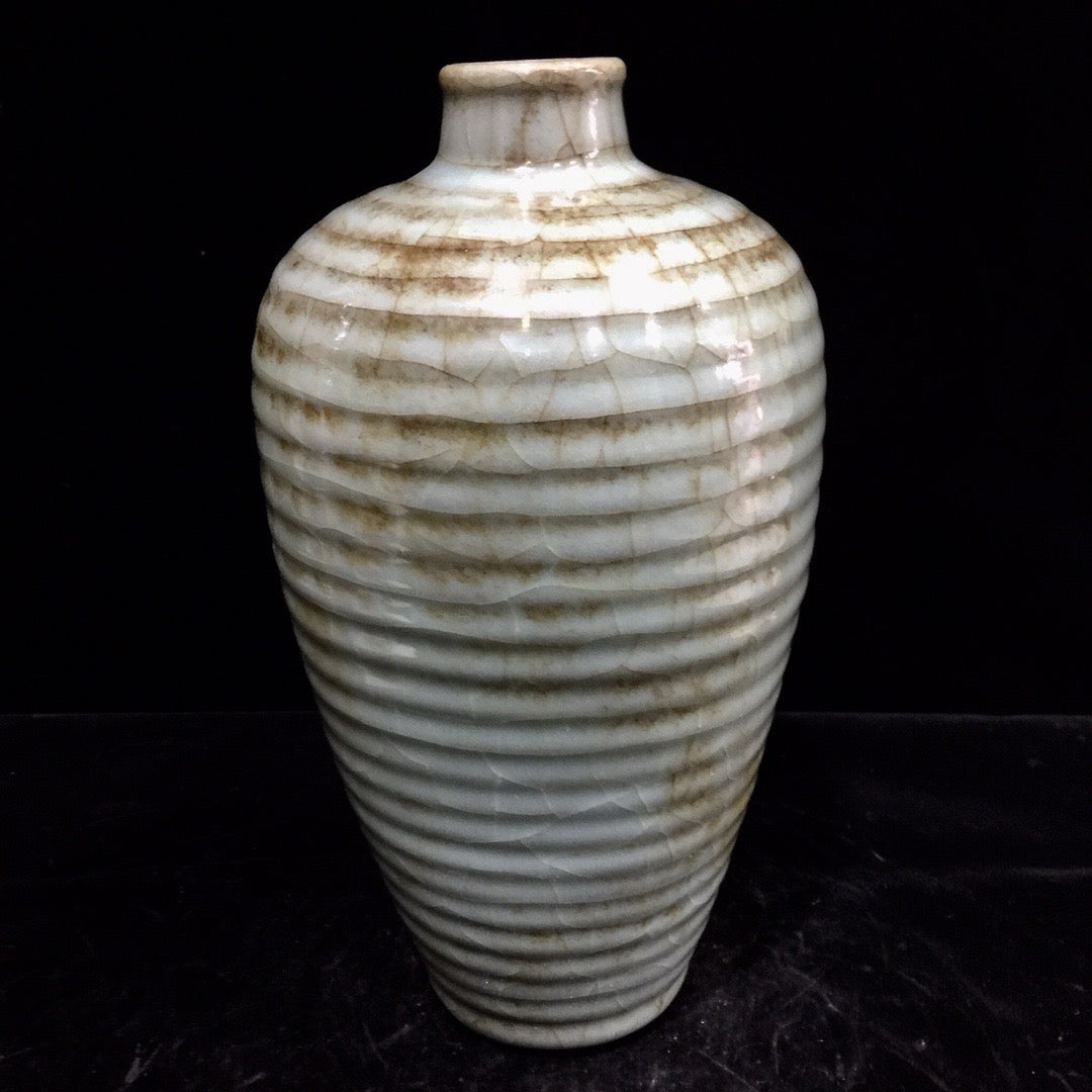 Chinese antique porcelain threaded plum vase