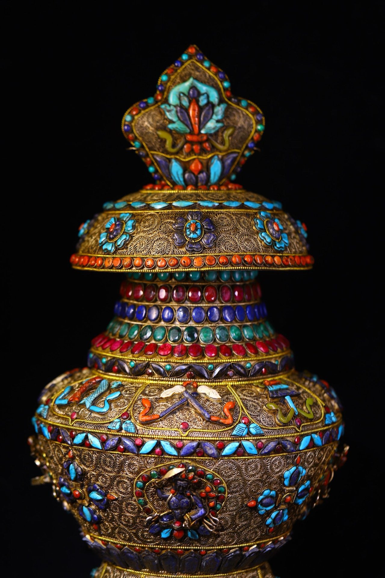 Silver inlaid gemstone relic jar