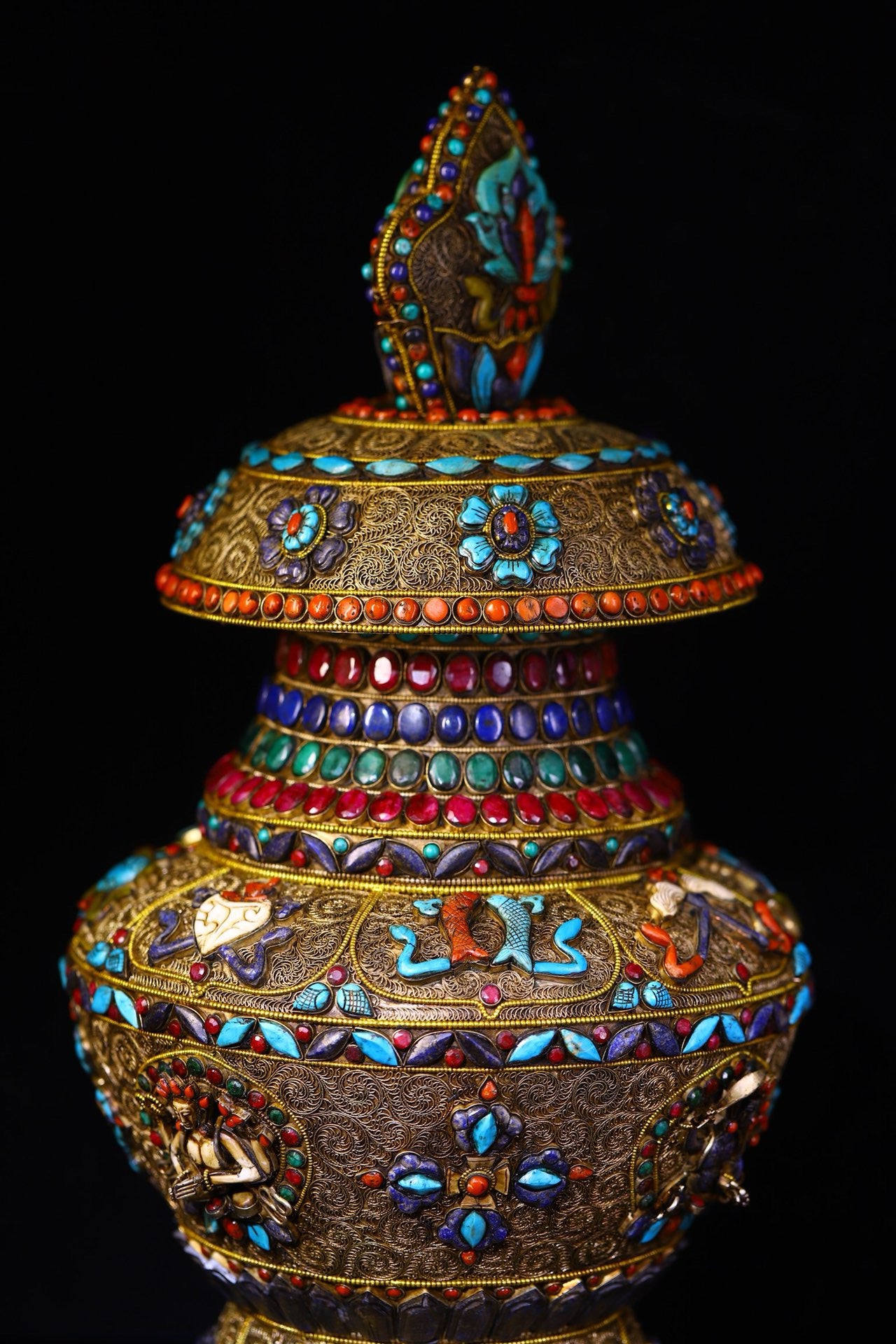 Silver inlaid gemstone relic jar