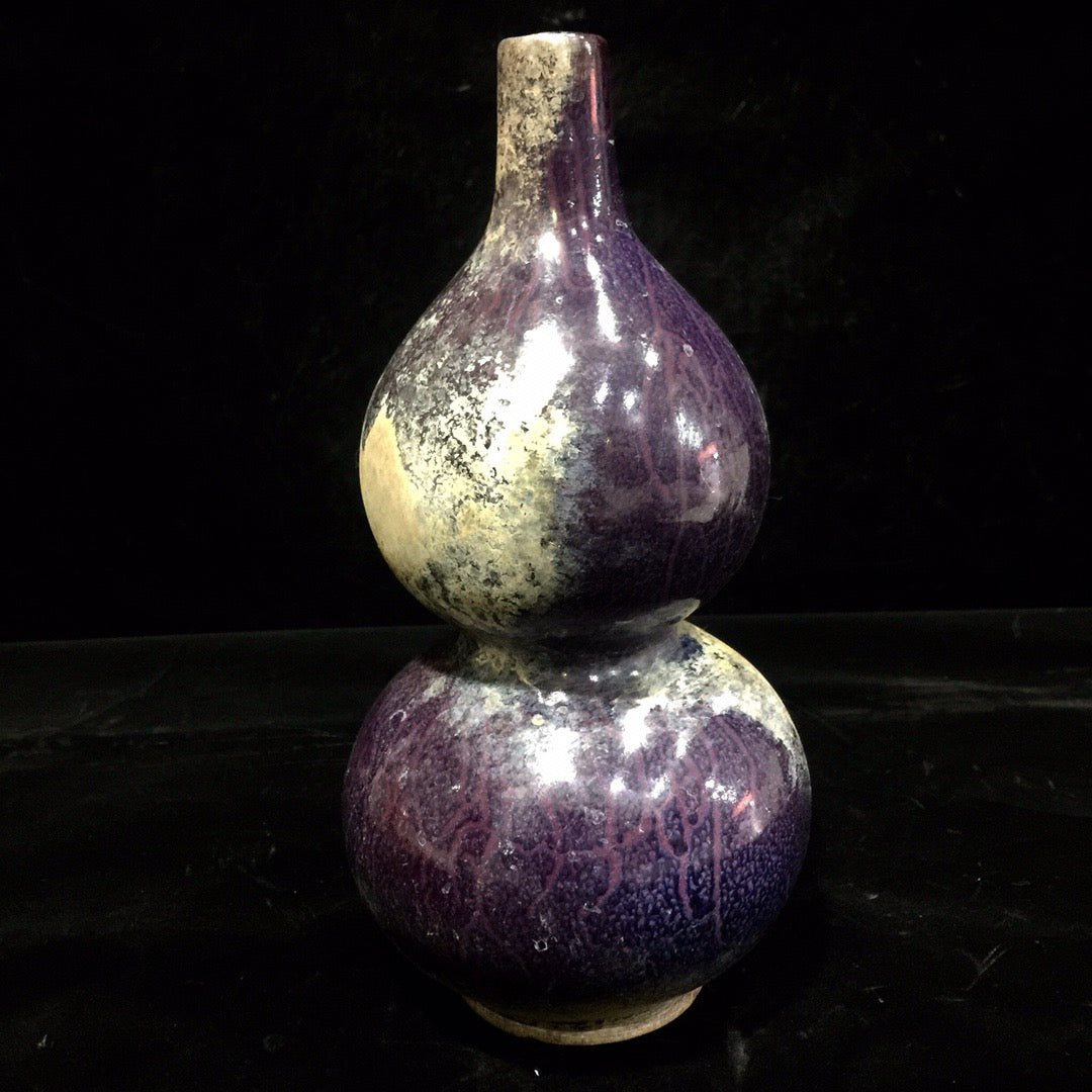 Chinese antique earthworm patterned gourd bottle