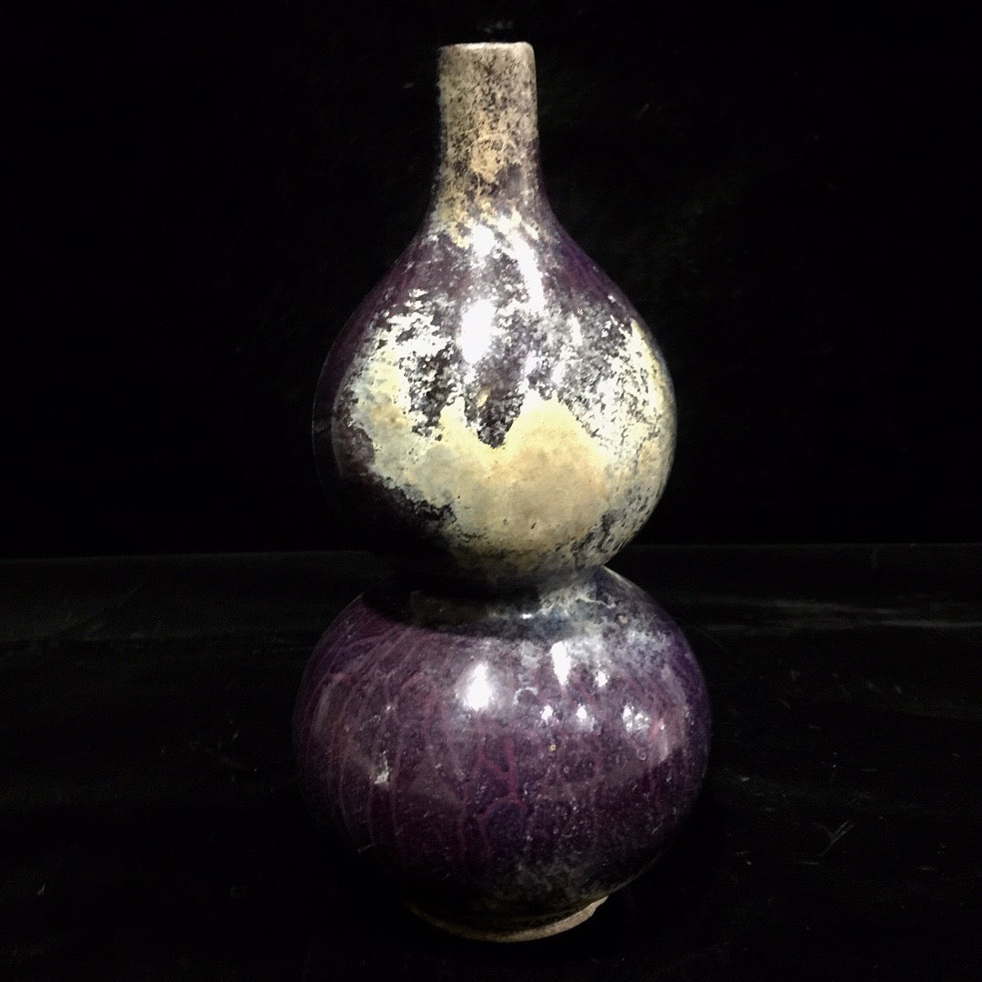 Chinese antique earthworm patterned gourd bottle