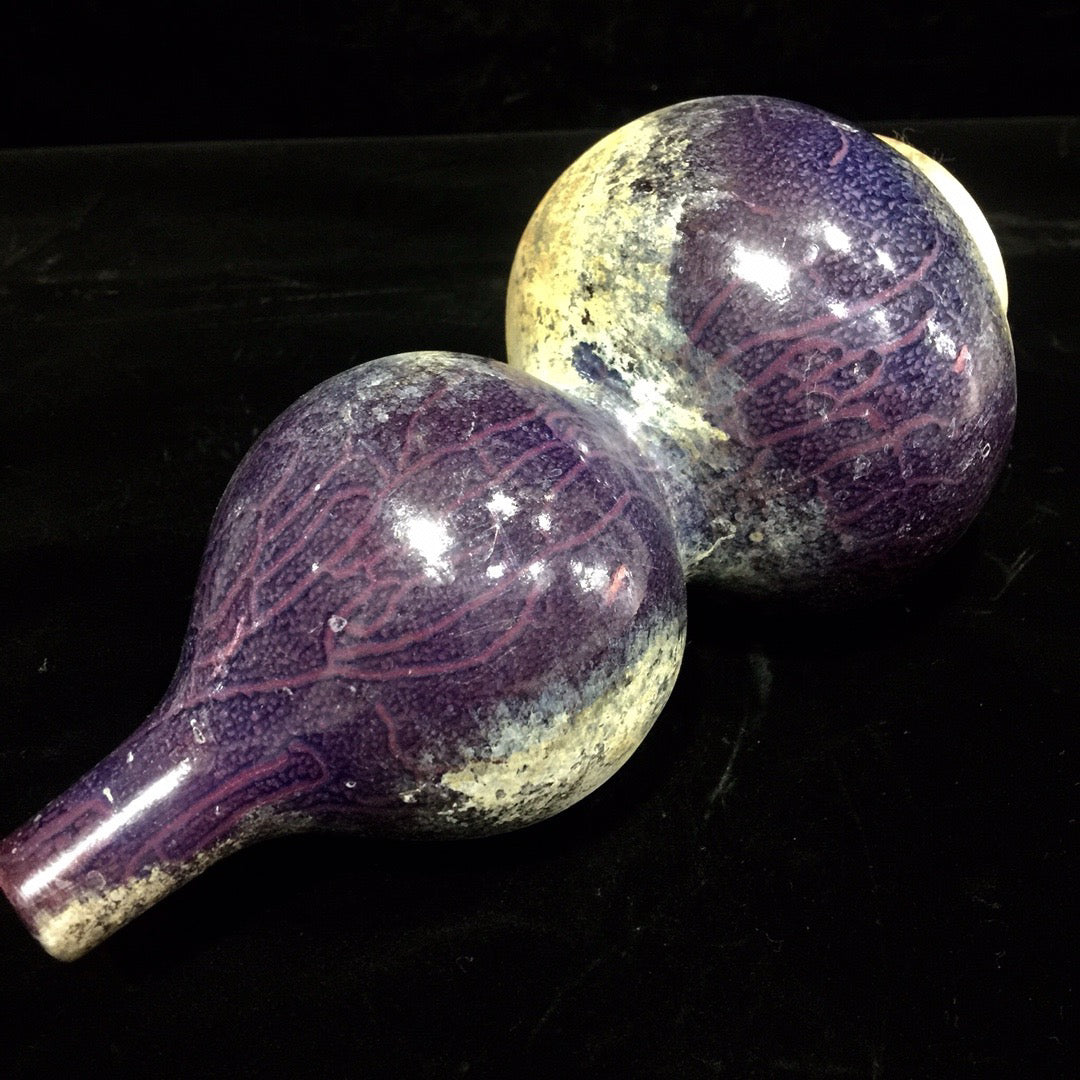 Chinese antique earthworm patterned gourd bottle