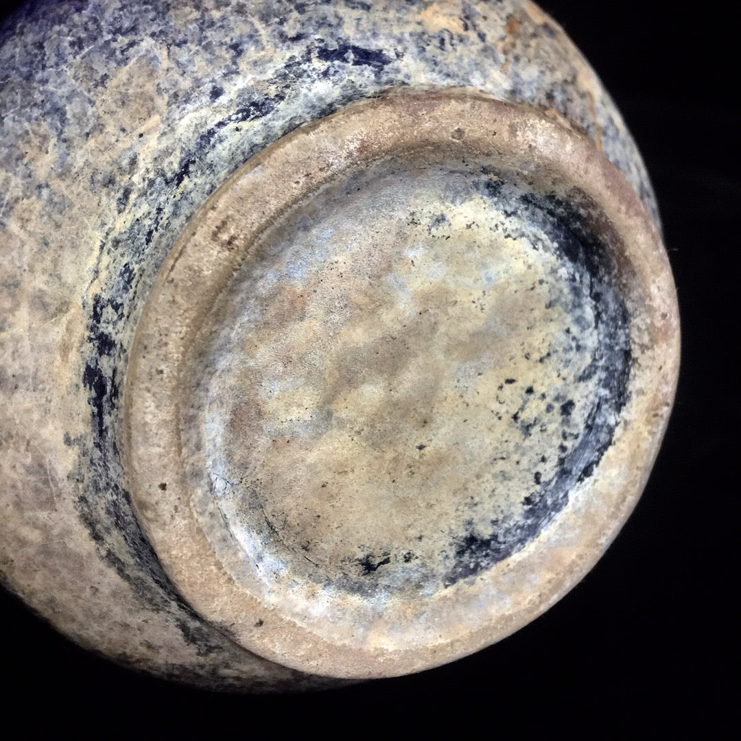 Chinese antique earthworm patterned gourd bottle