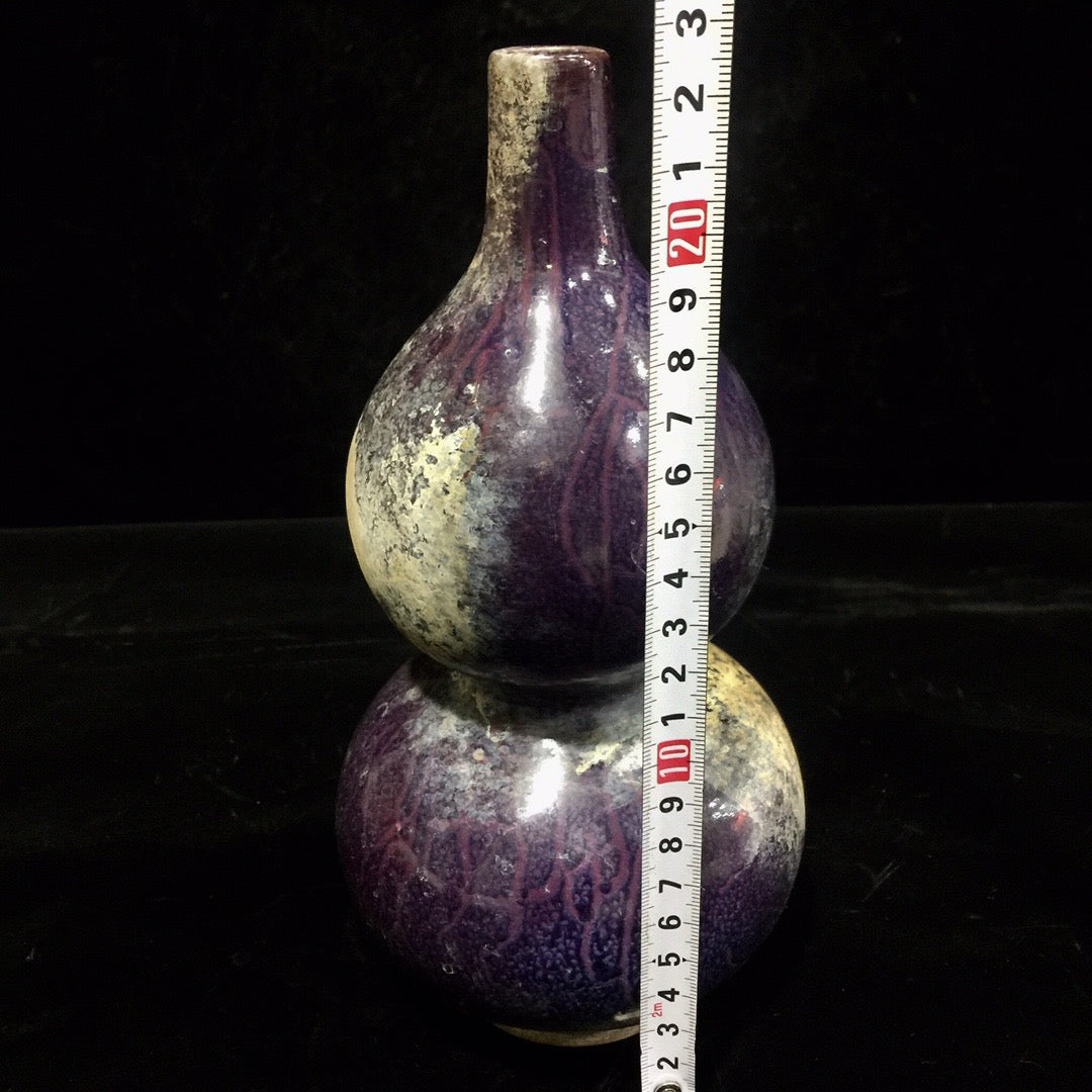 Chinese antique earthworm patterned gourd bottle
