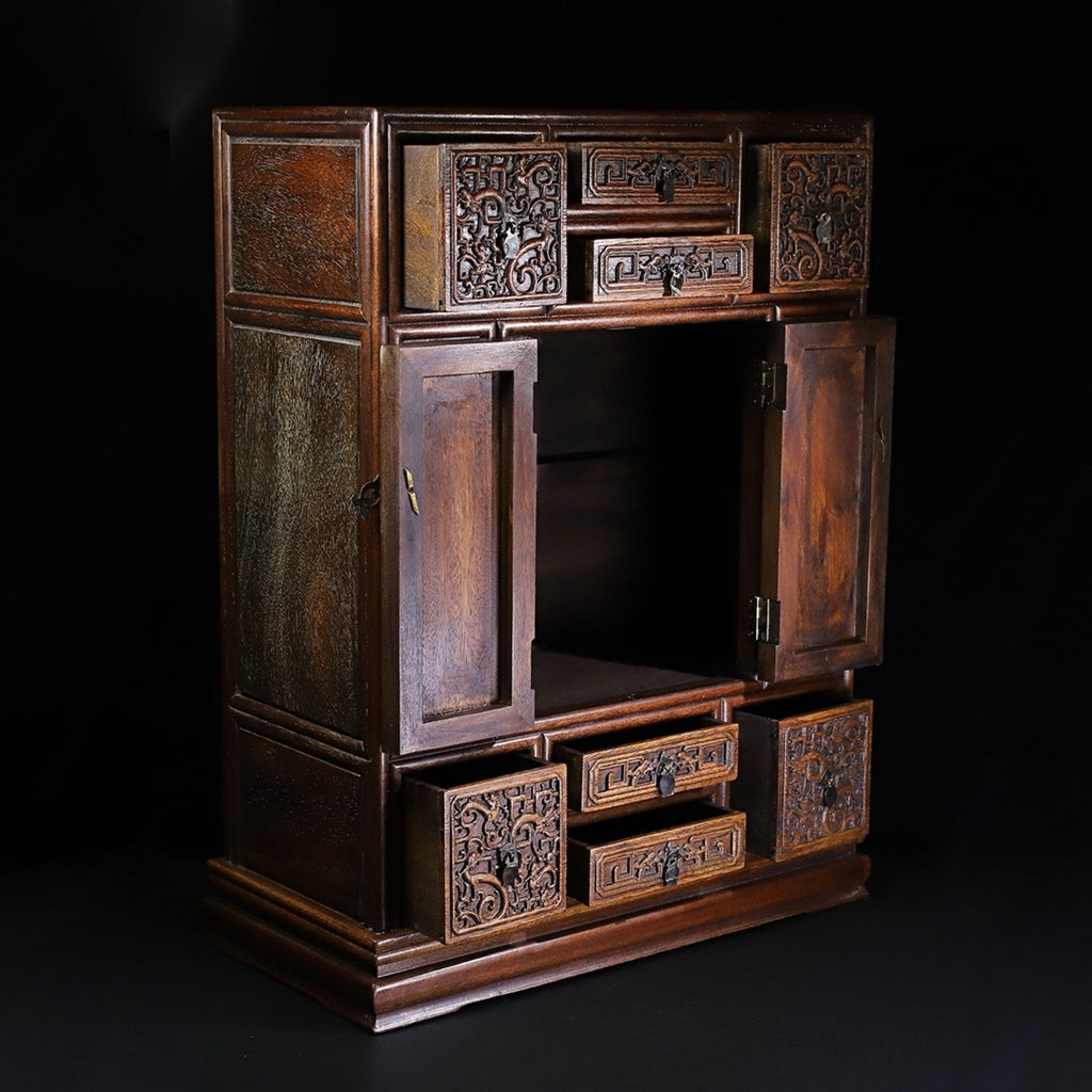 Huali wood carved dragon facing door