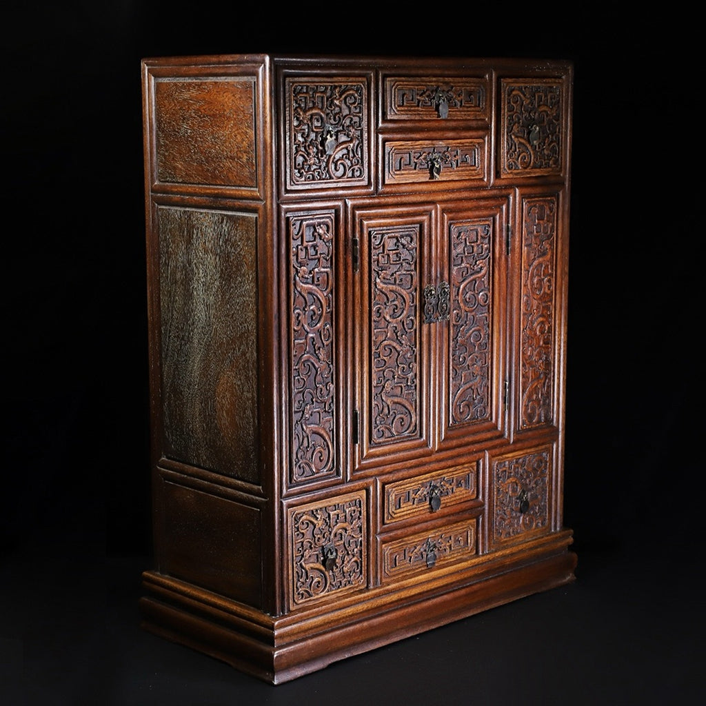 Huali wood carved dragon facing door