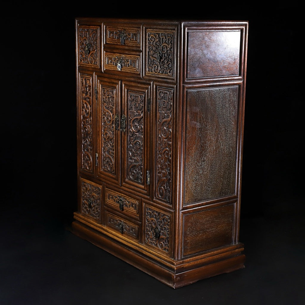 Huali wood carved dragon facing door