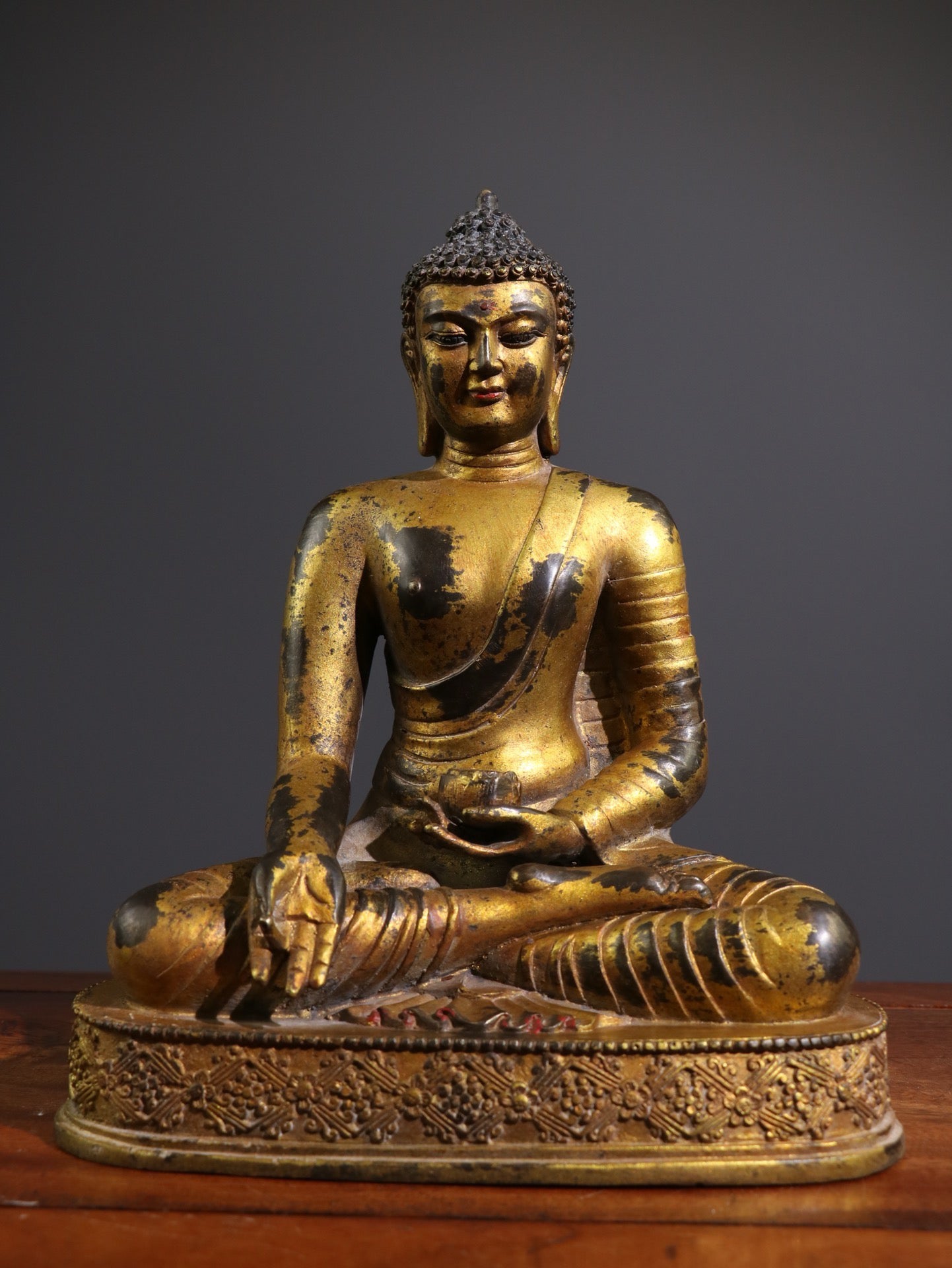 A Chinese antique pure copper statue of Shakyamuni Buddha