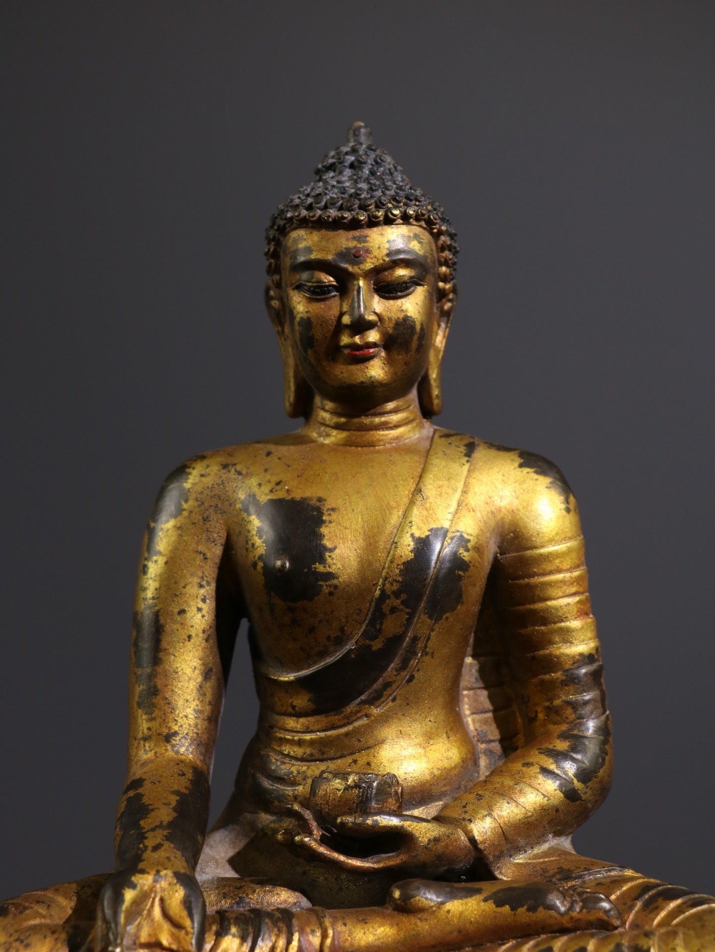 A Chinese antique pure copper statue of Shakyamuni Buddha