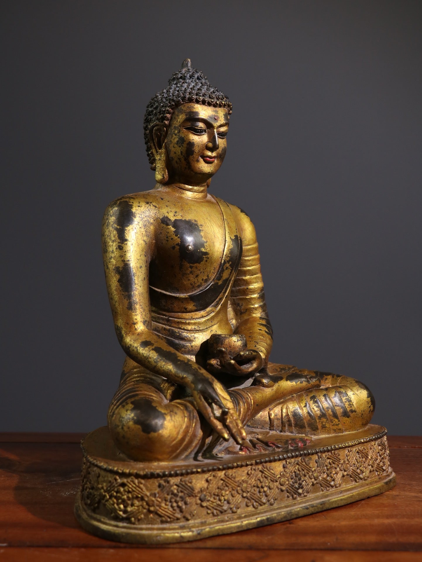 A Chinese antique pure copper statue of Shakyamuni Buddha