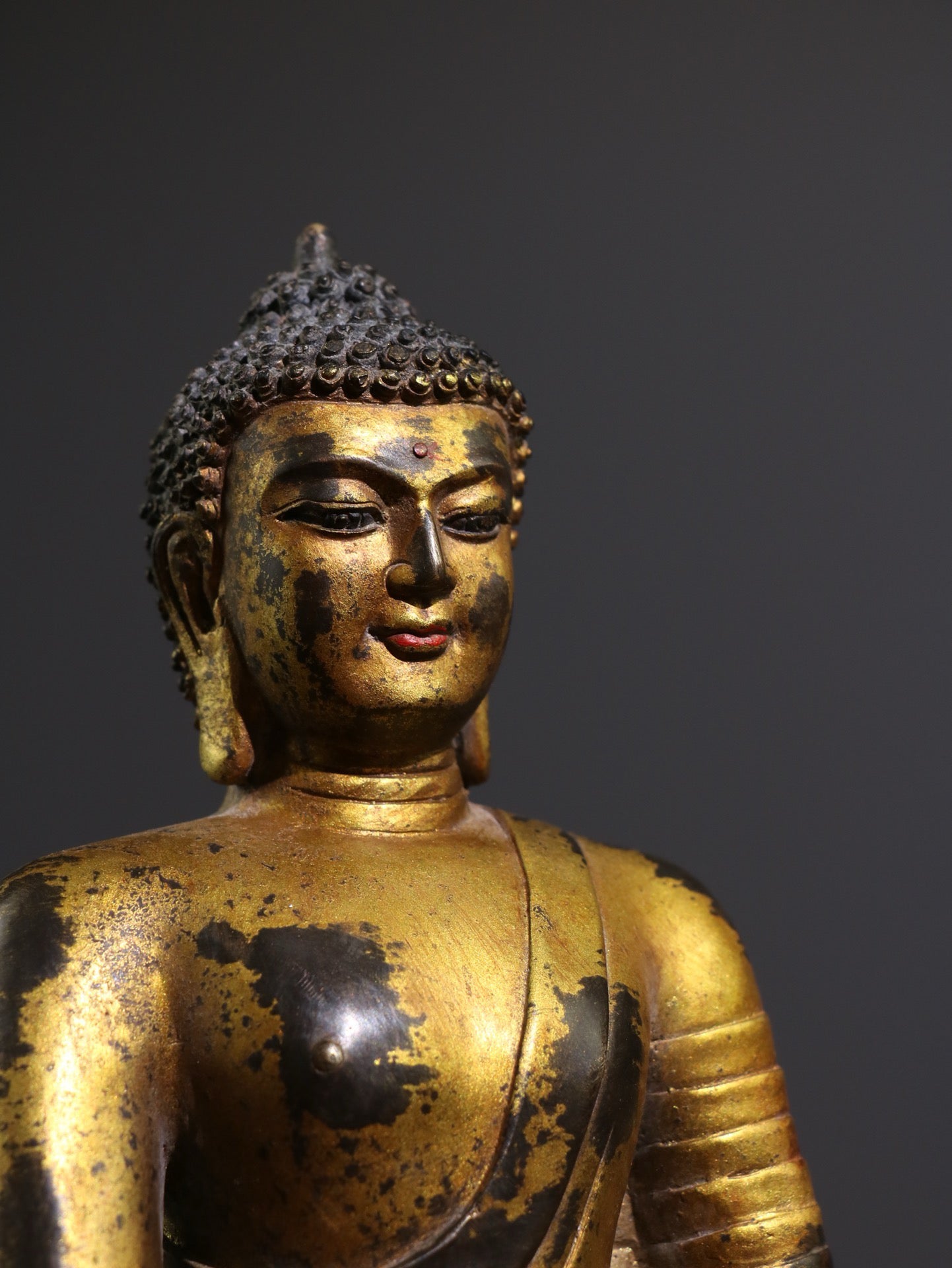 A Chinese antique pure copper statue of Shakyamuni Buddha