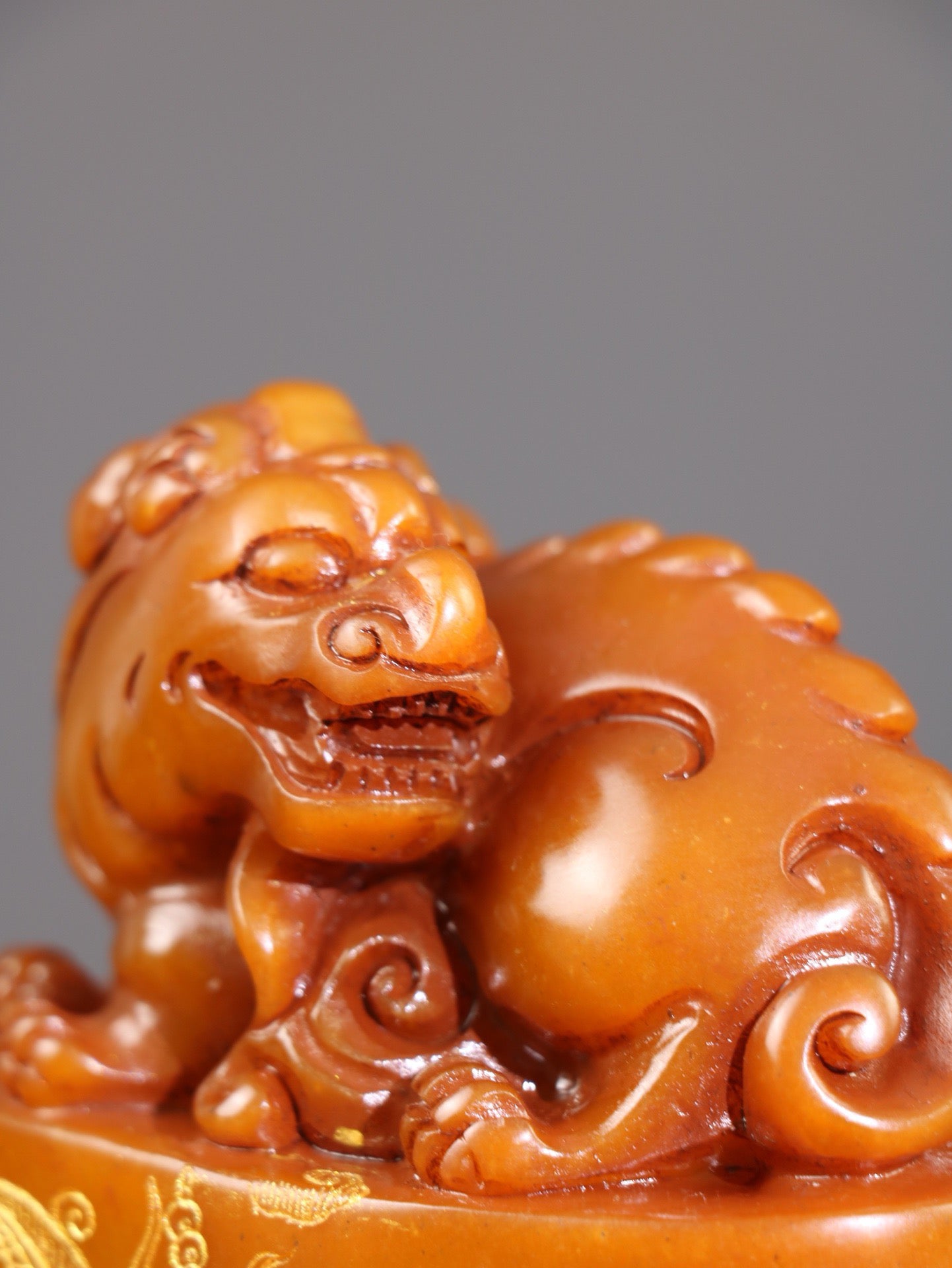 Chinese antique Tian Huangshi finely carved old leisurely chapter ornaments
