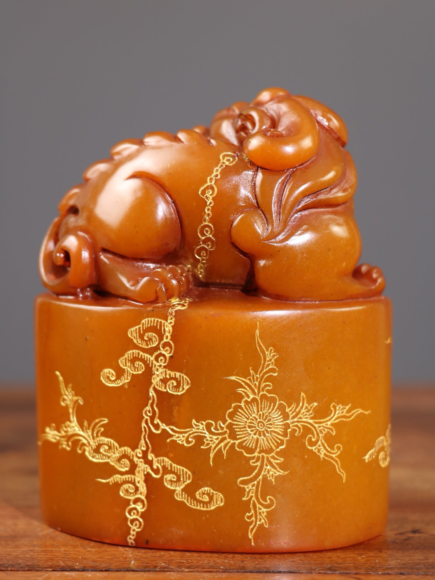 Chinese antique Tian Huangshi finely carved old leisurely chapter ornaments
