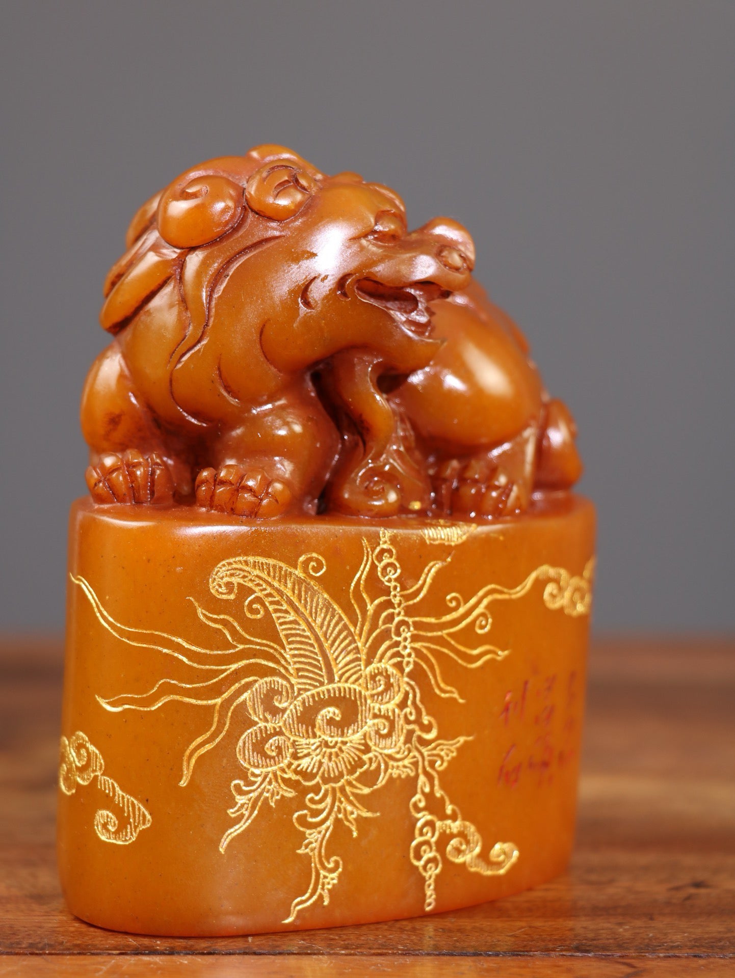 Chinese antique Tian Huangshi finely carved old leisurely chapter ornaments