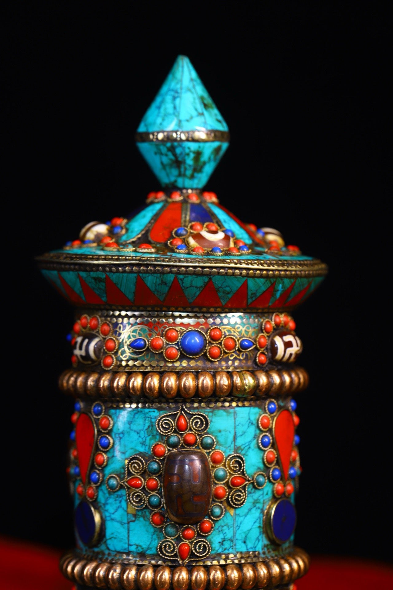 Copper body pure handmade tapping, chiseling, inlaid with gemstones, spinning wheel