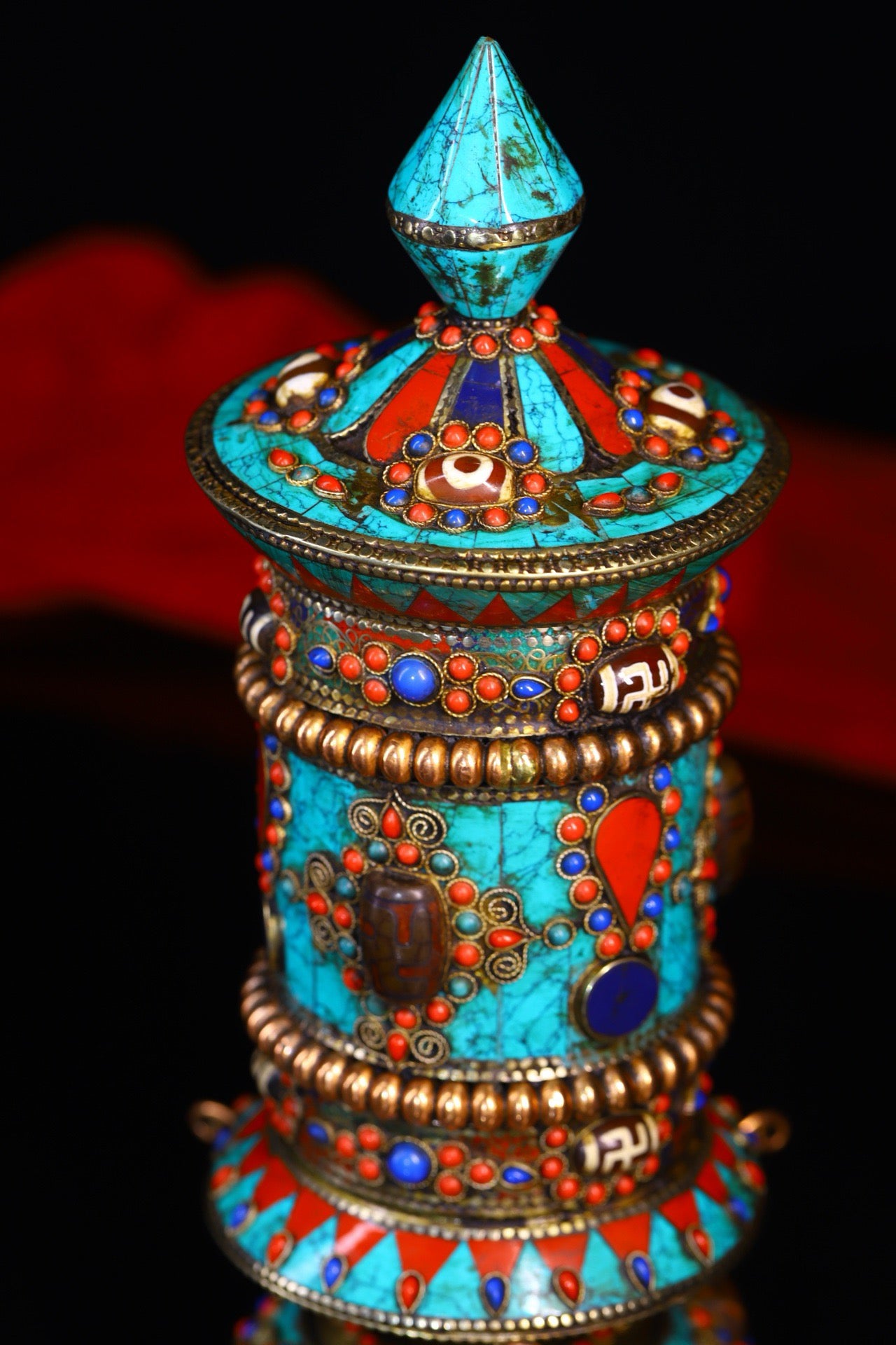Copper body pure handmade tapping, chiseling, inlaid with gemstones, spinning wheel