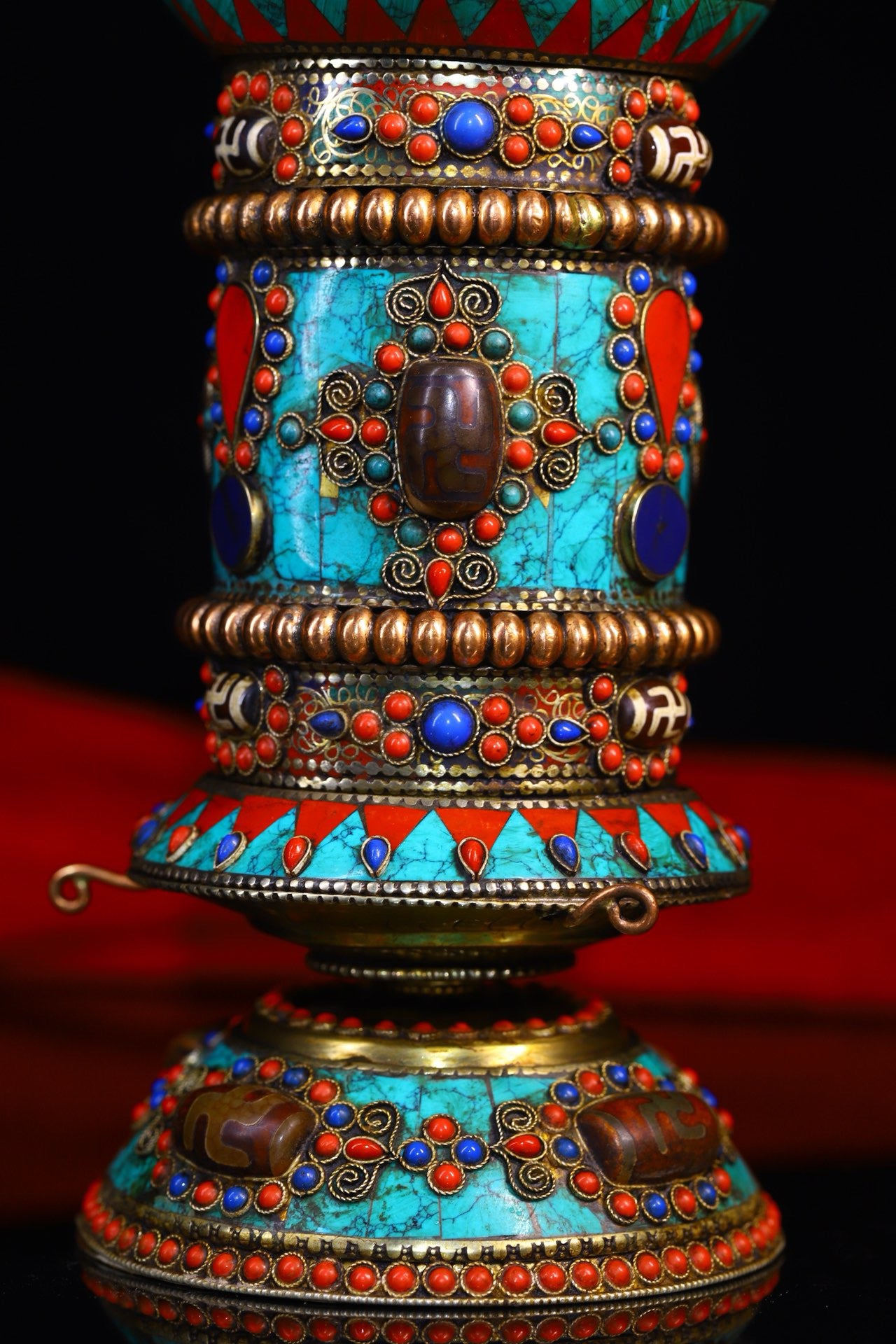 Copper body pure handmade tapping, chiseling, inlaid with gemstones, spinning wheel