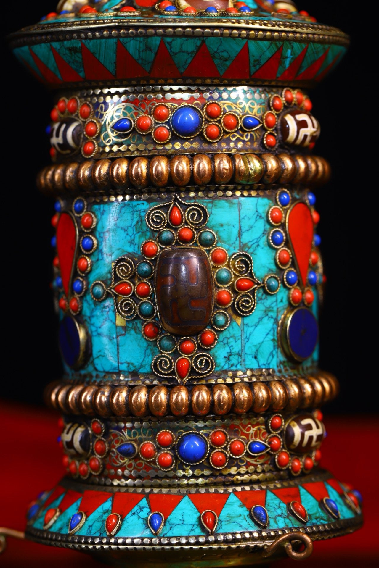 Copper body pure handmade tapping, chiseling, inlaid with gemstones, spinning wheel