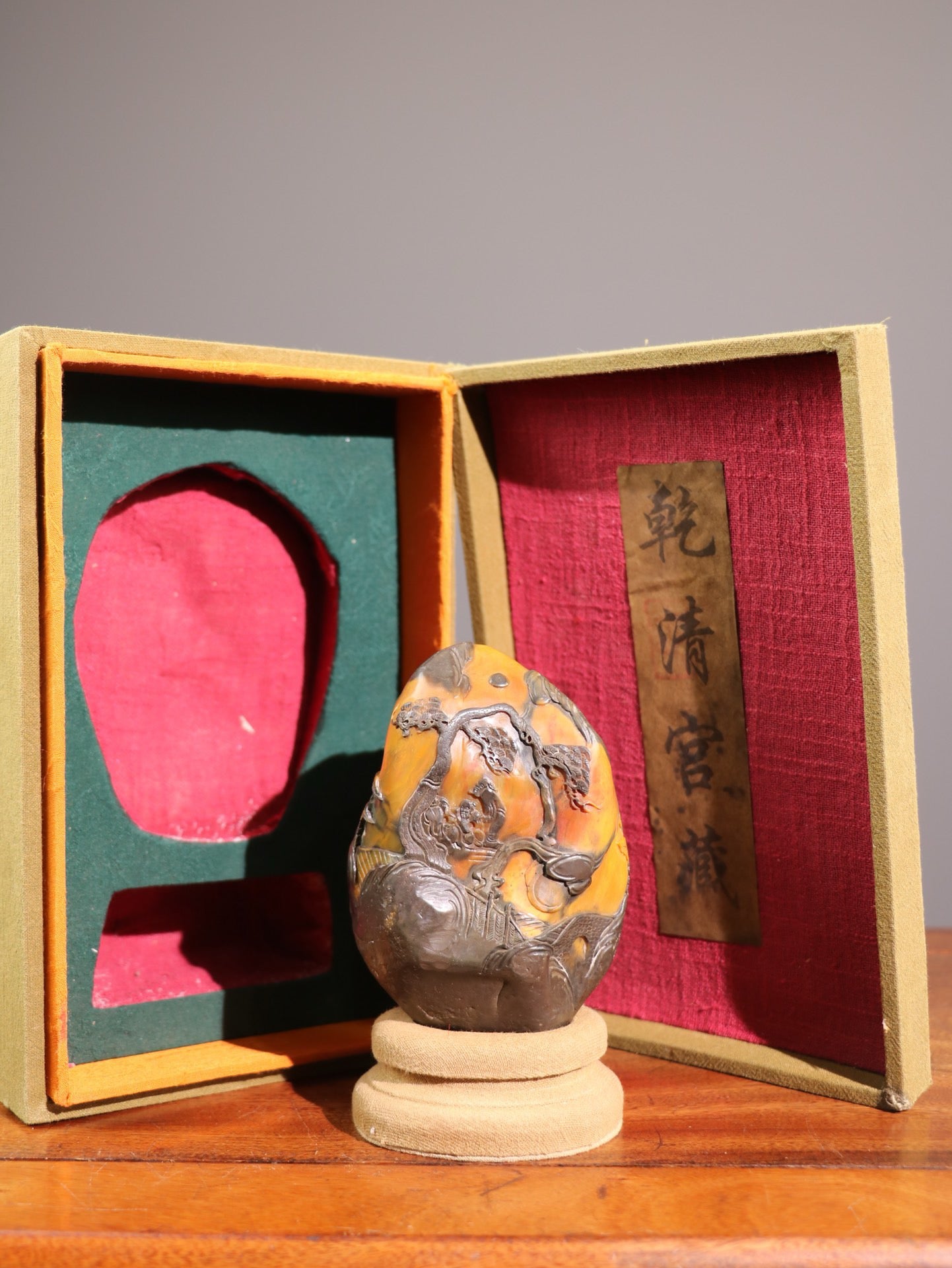 Chinese antique Tian Huangshi finely carved old leisurely chapter ornaments