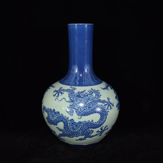 Dragon patterned celestial sphere vase
