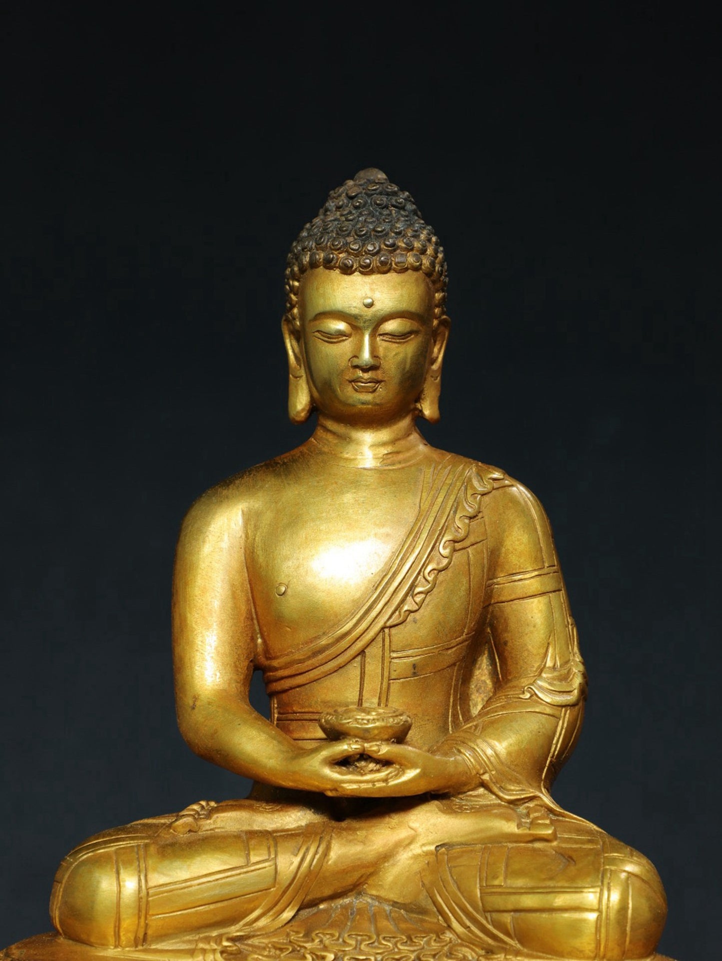 Bronze gilded Buddha statue of Shakyamuni