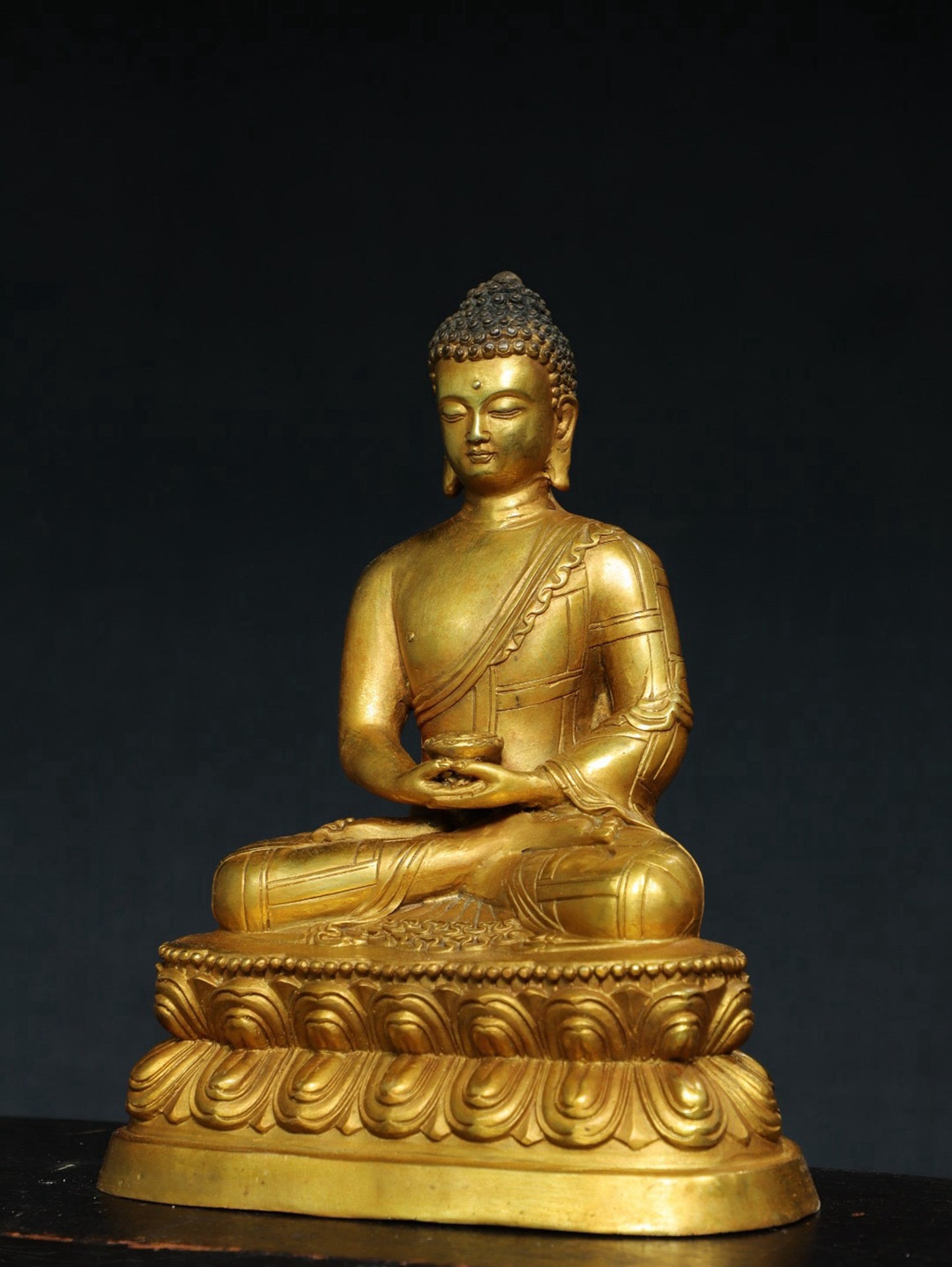Bronze gilded Buddha statue of Shakyamuni
