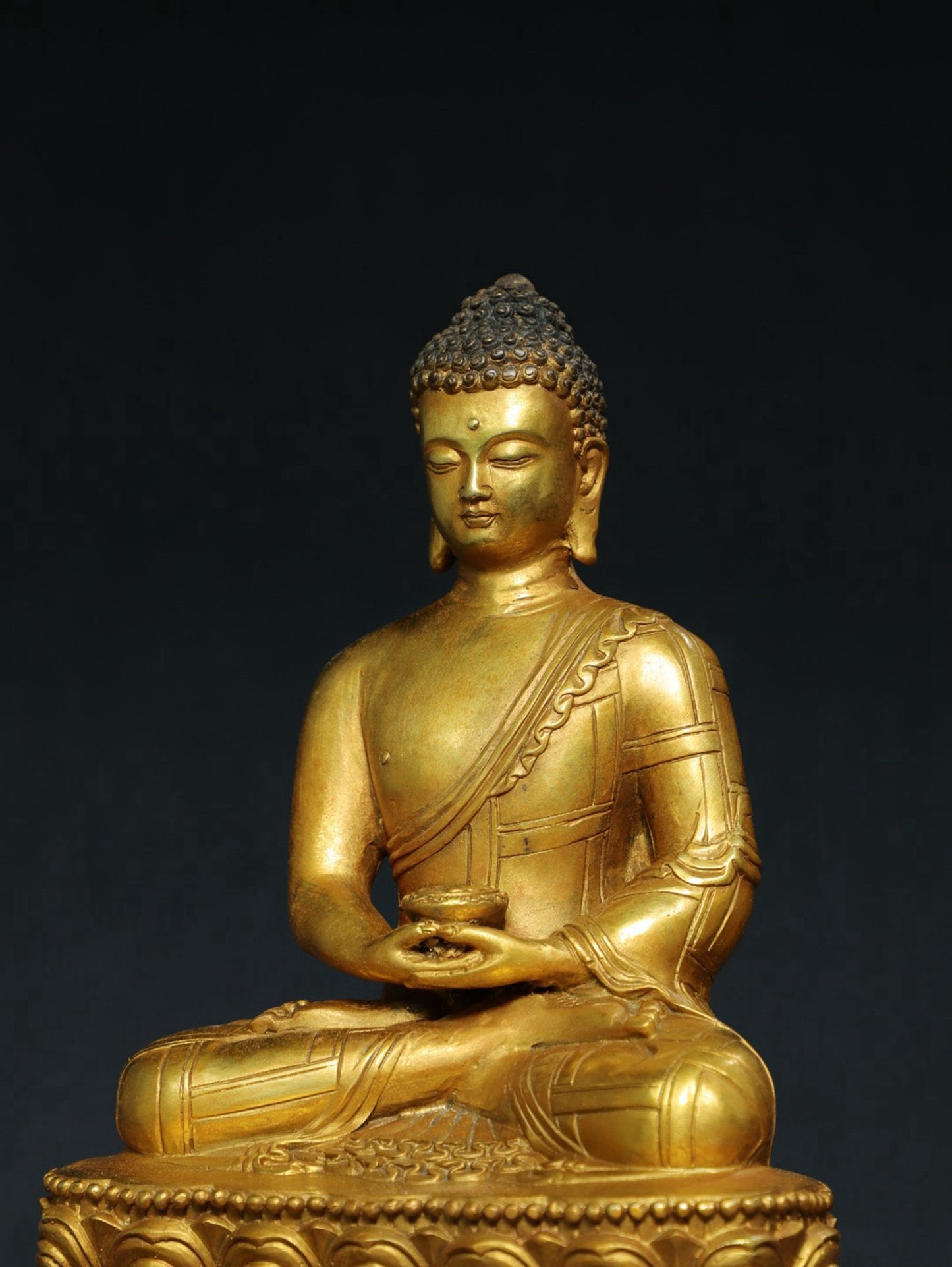 Bronze gilded Buddha statue of Shakyamuni