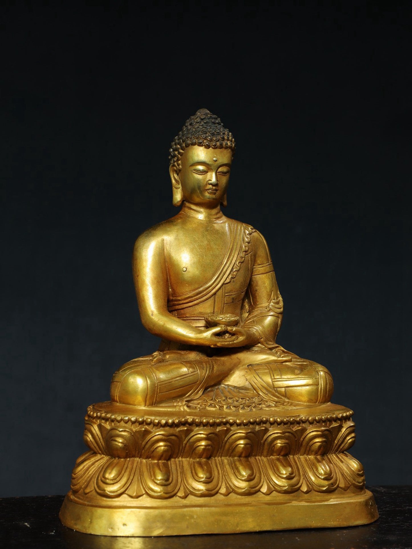 Bronze gilded Buddha statue of Shakyamuni