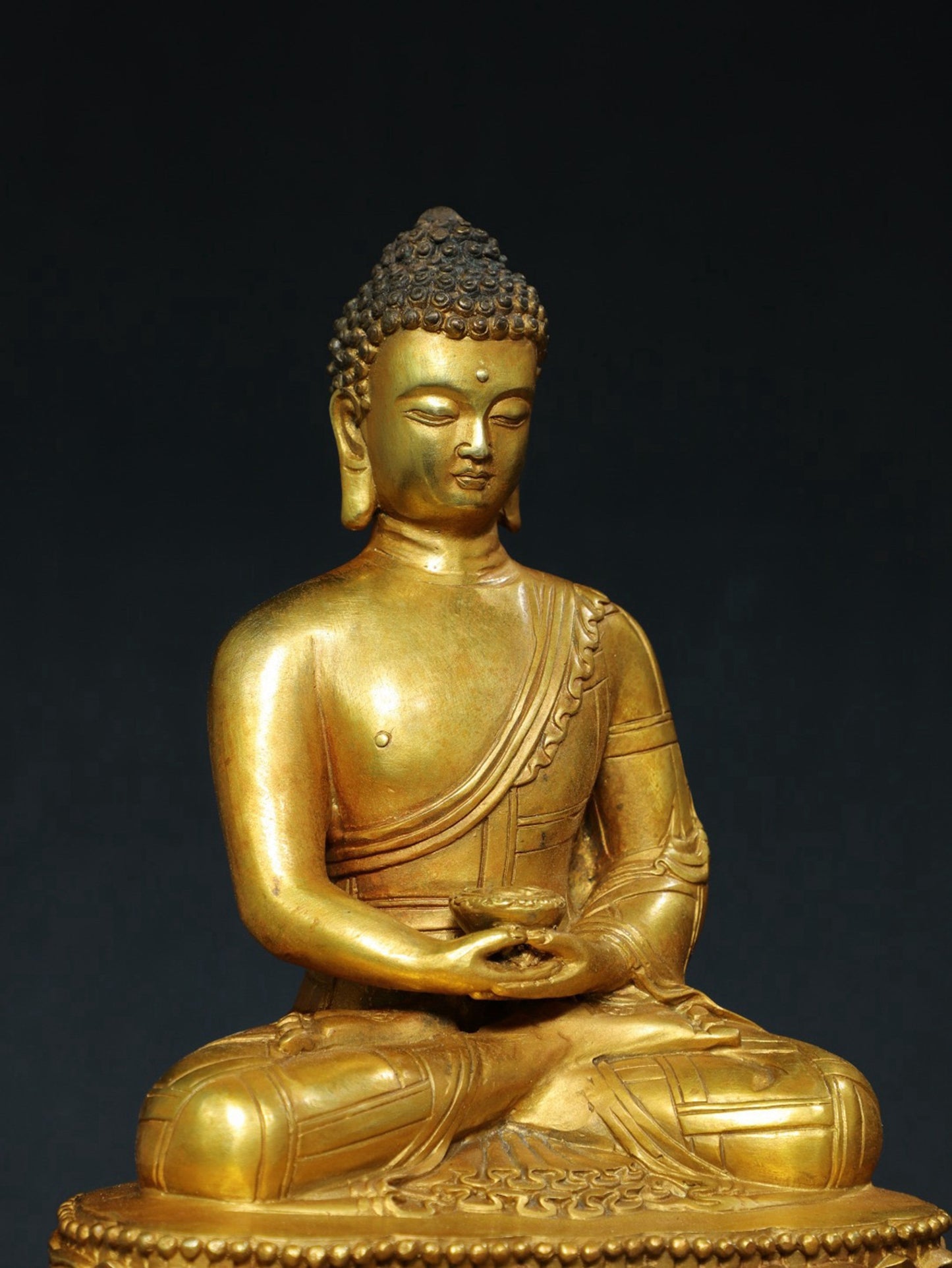 Bronze gilded Buddha statue of Shakyamuni