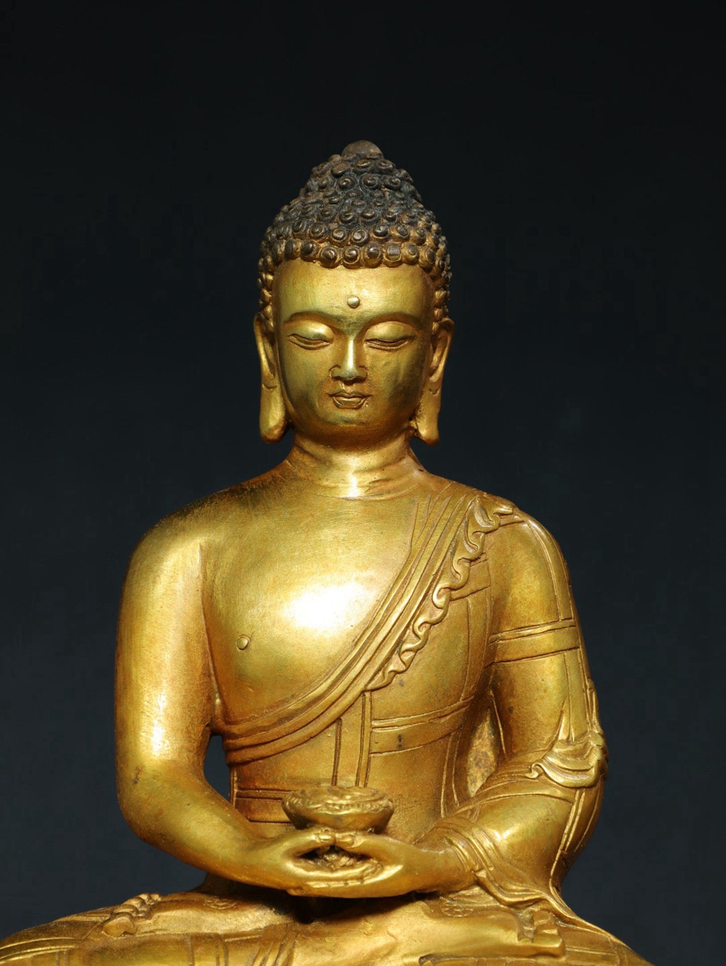 Bronze gilded Buddha statue of Shakyamuni