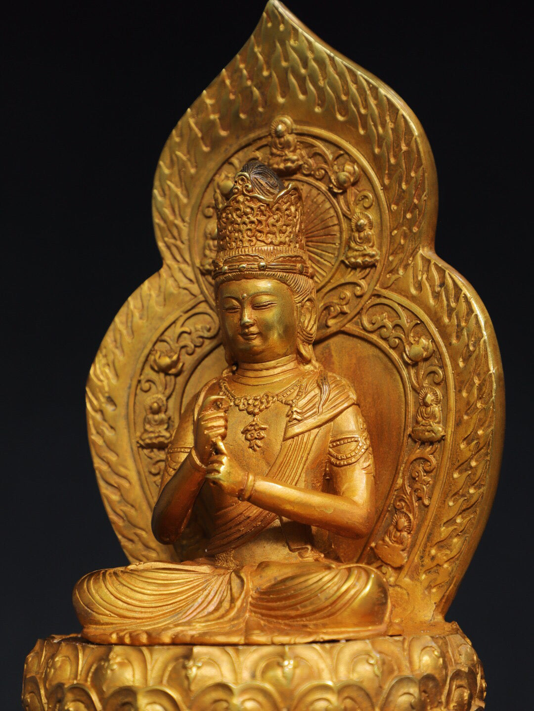 Chinese antique pure copper statue of the Great Holding Diamond