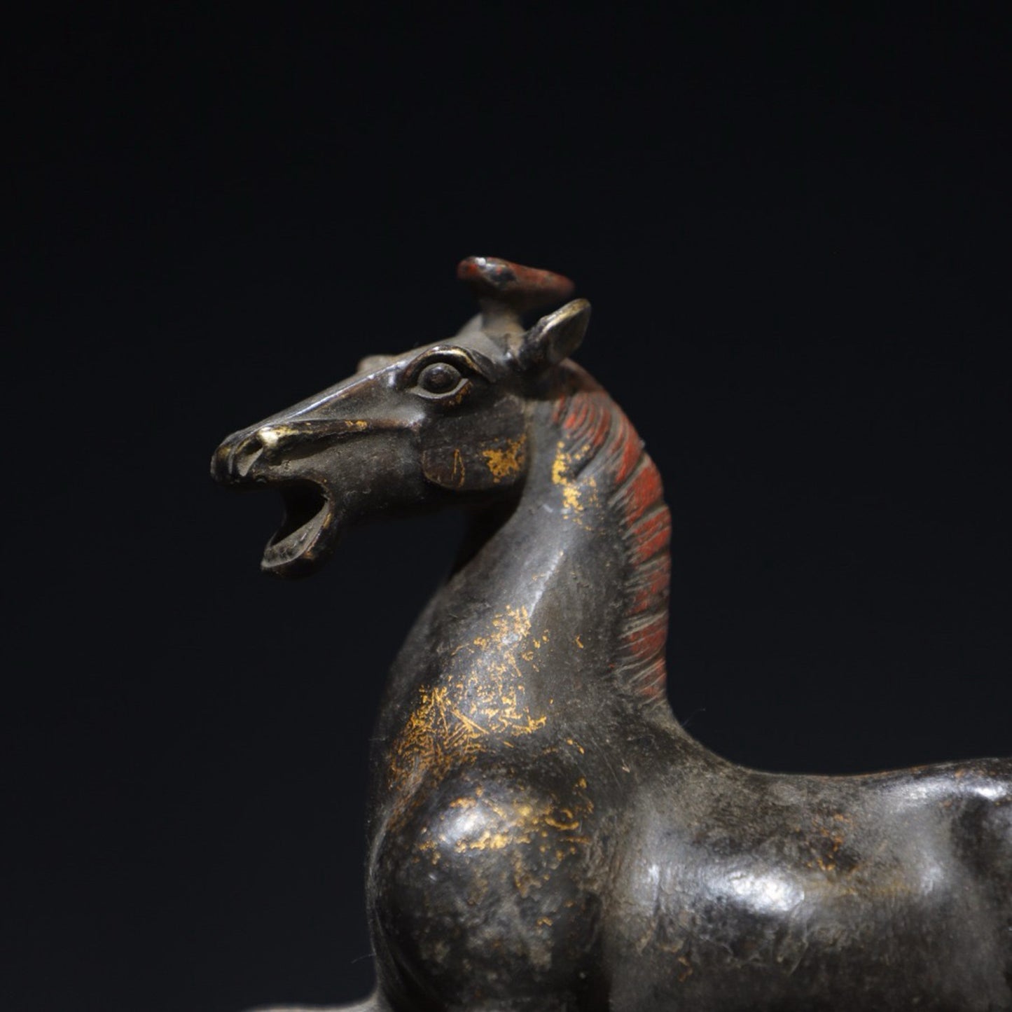 Copper gold-plated [Horse Treading on Flying Swallow] ornament