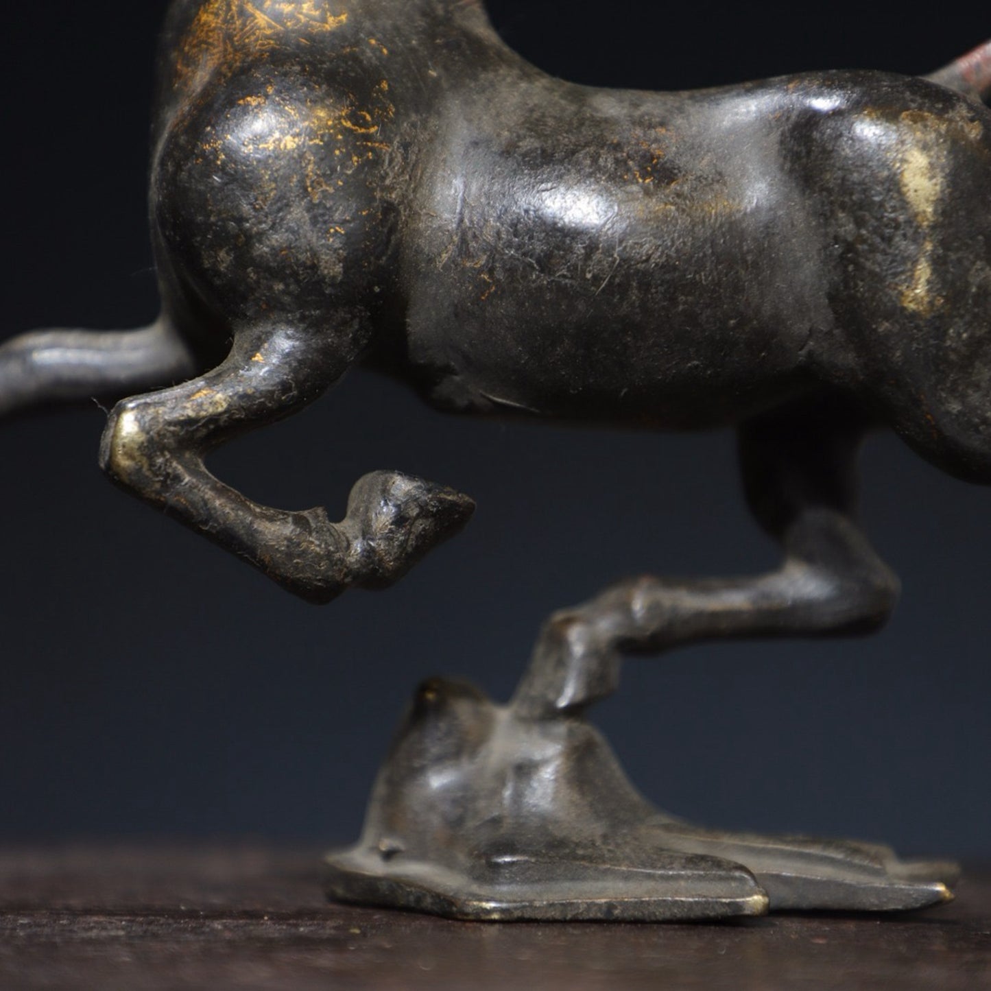 Copper gold-plated [Horse Treading on Flying Swallow] ornament