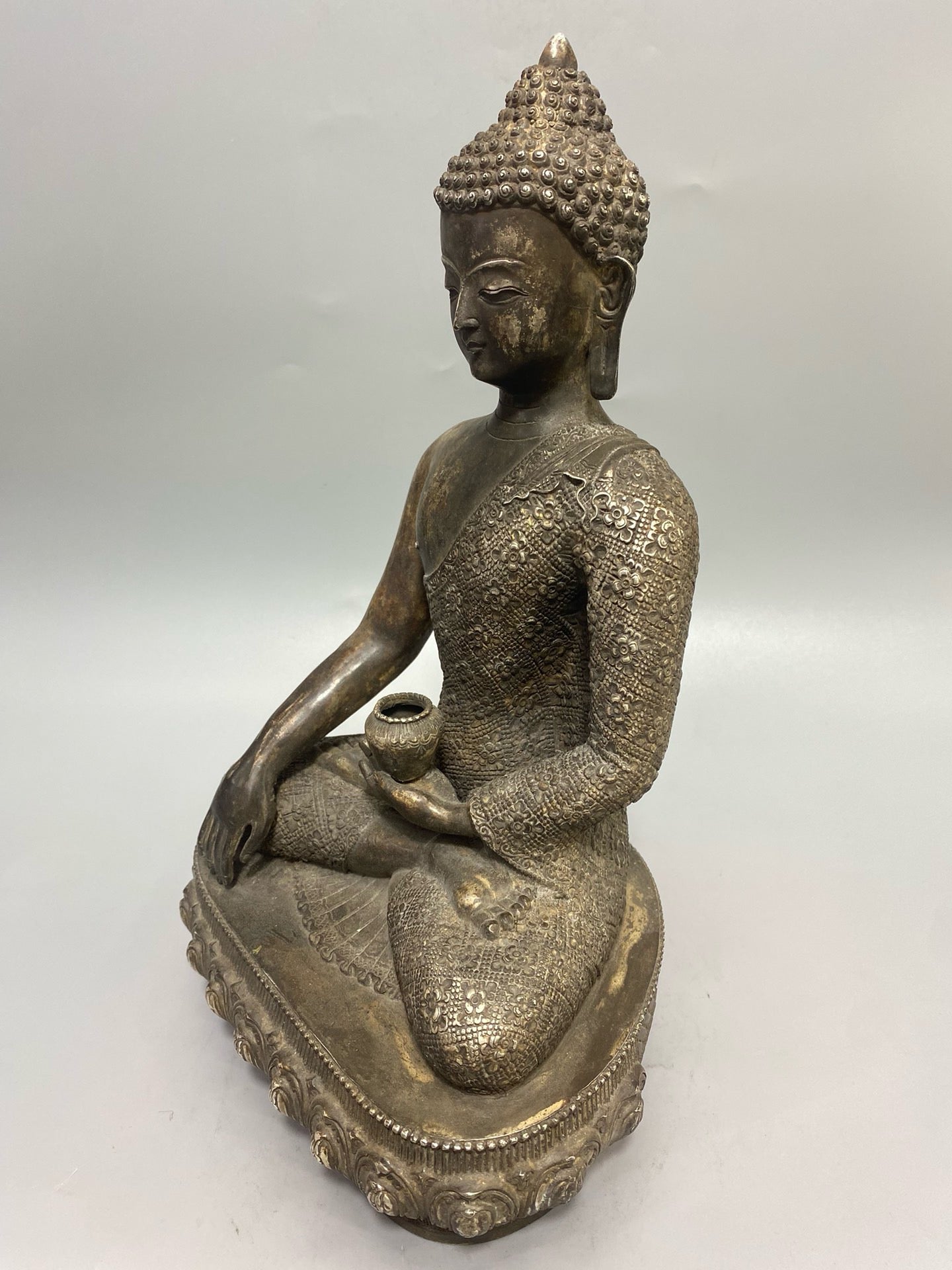 Chinese antique pure copper gilded silver Buddha statue ornament