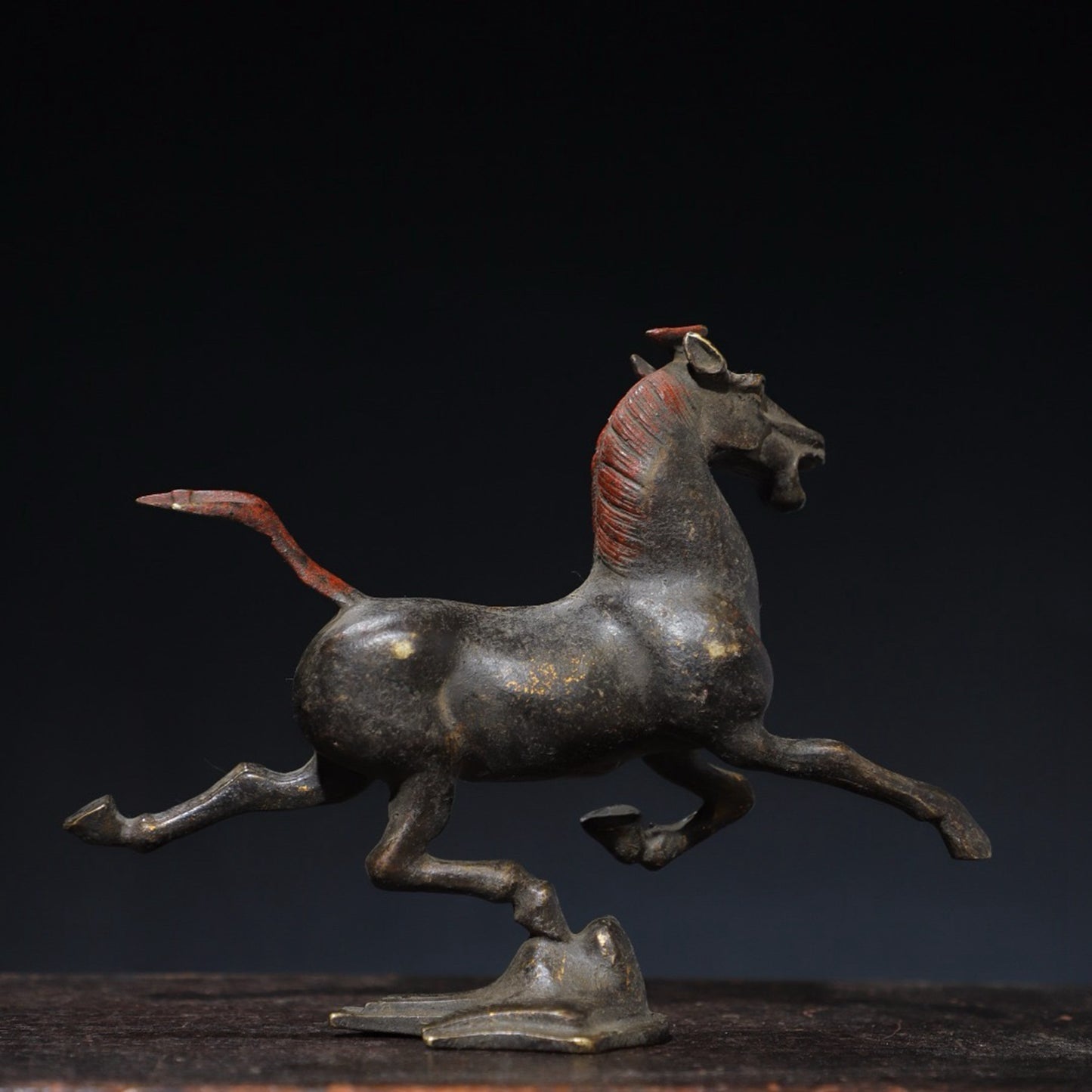 Copper gold-plated [Horse Treading on Flying Swallow] ornament