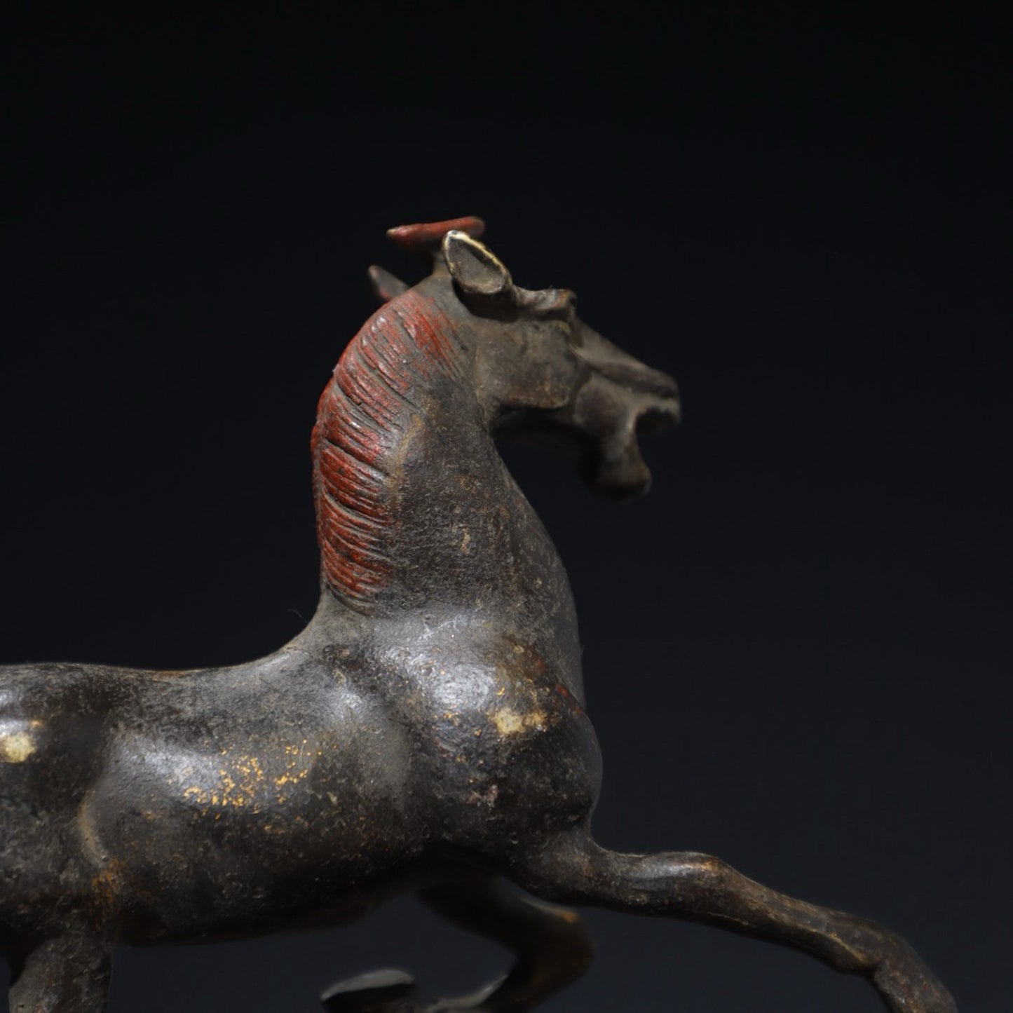 Copper gold-plated [Horse Treading on Flying Swallow] ornament