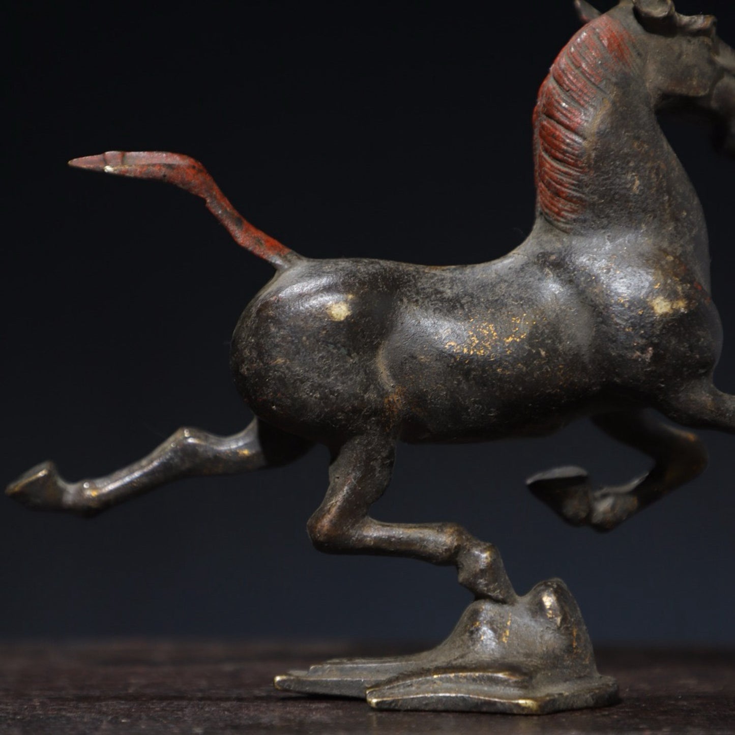 Copper gold-plated [Horse Treading on Flying Swallow] ornament
