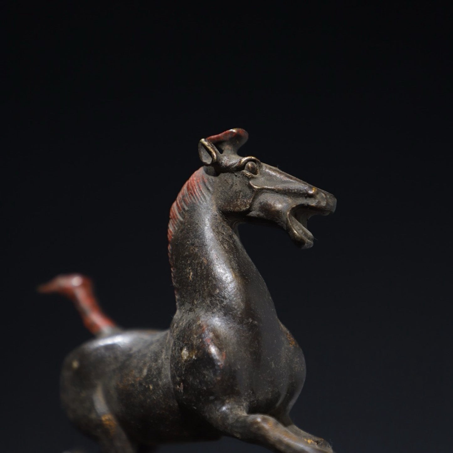 Copper gold-plated [Horse Treading on Flying Swallow] ornament
