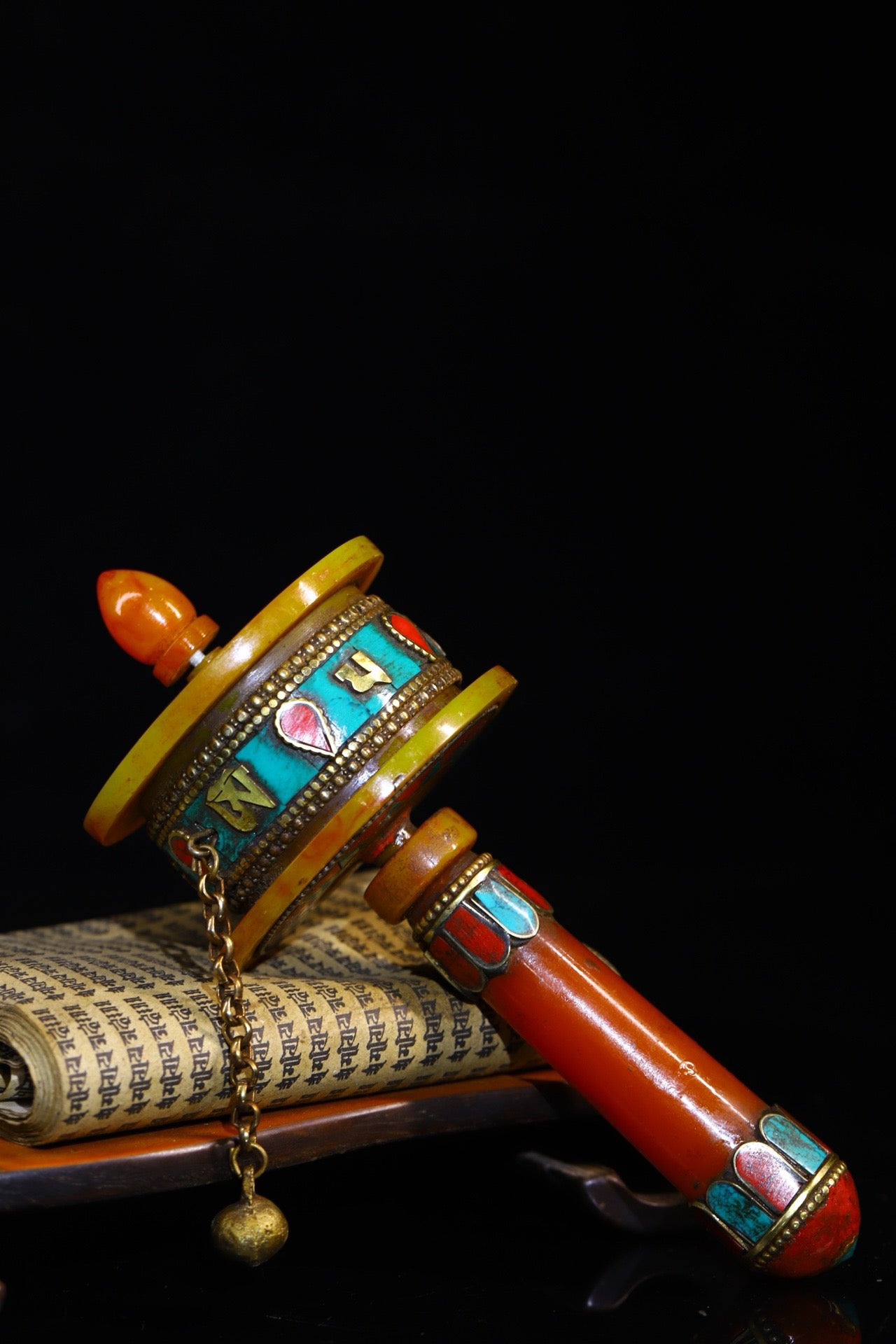 Beeswax handmade, inlaid with gemstones, spinning wheel