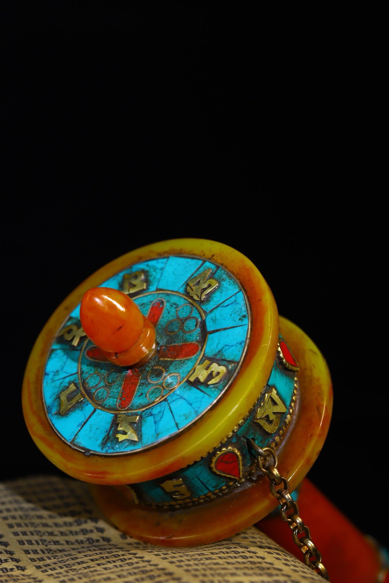 Beeswax handmade, inlaid with gemstones, spinning wheel