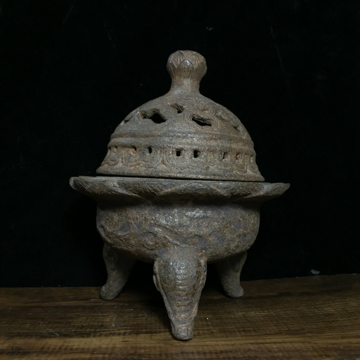 Pure iron lotus incense burner