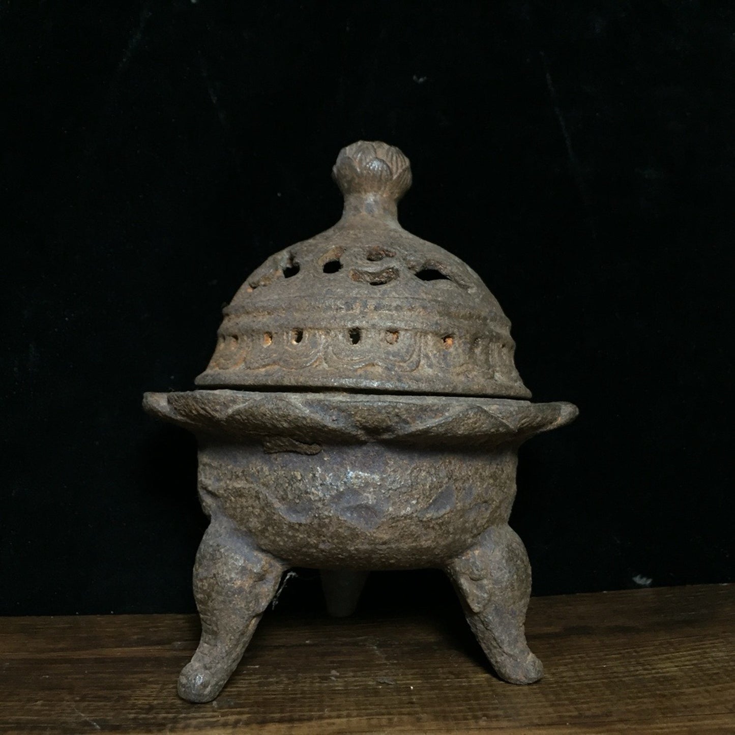 Pure iron lotus incense burner