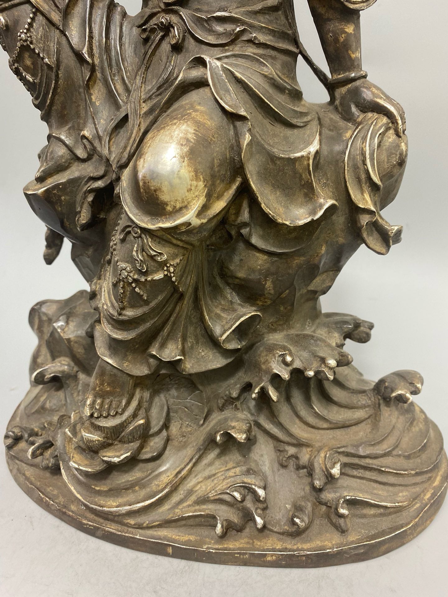 Chinese antique pure copper gilded silver free Guanyin Buddha statue ornament