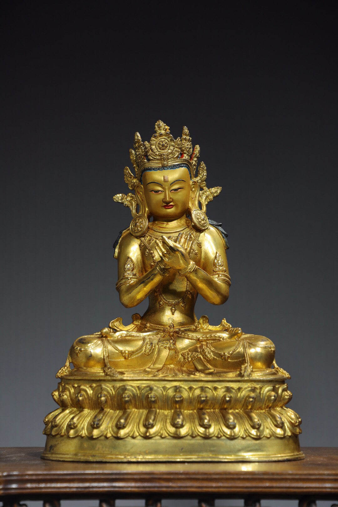 Chinese antique pure copper Buddha statue holding the Diamond Buddha