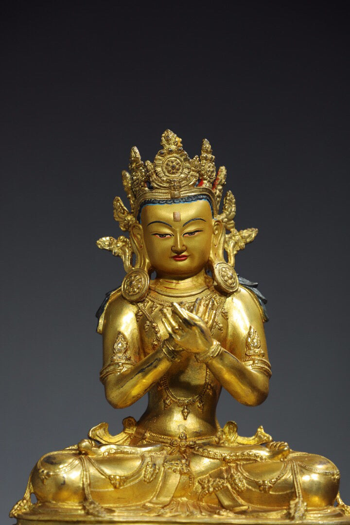 Chinese antique pure copper Buddha statue holding the Diamond Buddha