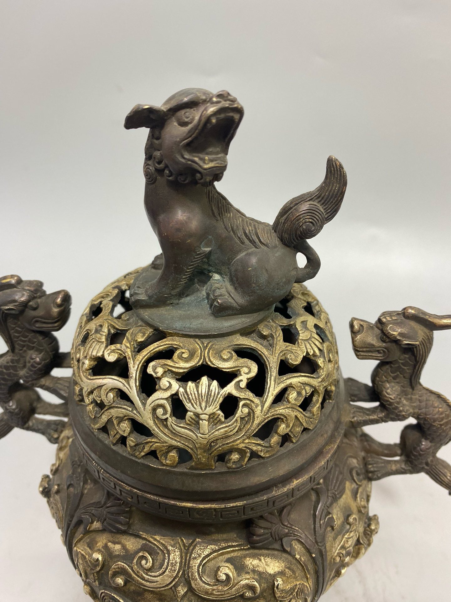 Chinese antique pure copper gilded silver lion cover double eared dragon aromatherapy stove