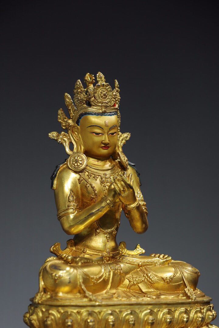 Chinese antique pure copper Buddha statue holding the Diamond Buddha