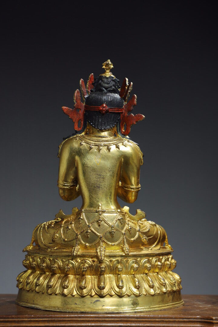 Chinese antique pure copper Buddha statue holding the Diamond Buddha